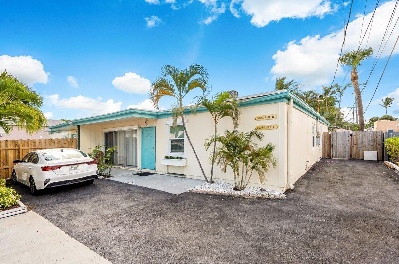 3725 Olive Ave, West Palm Beach, FL 33405-2308