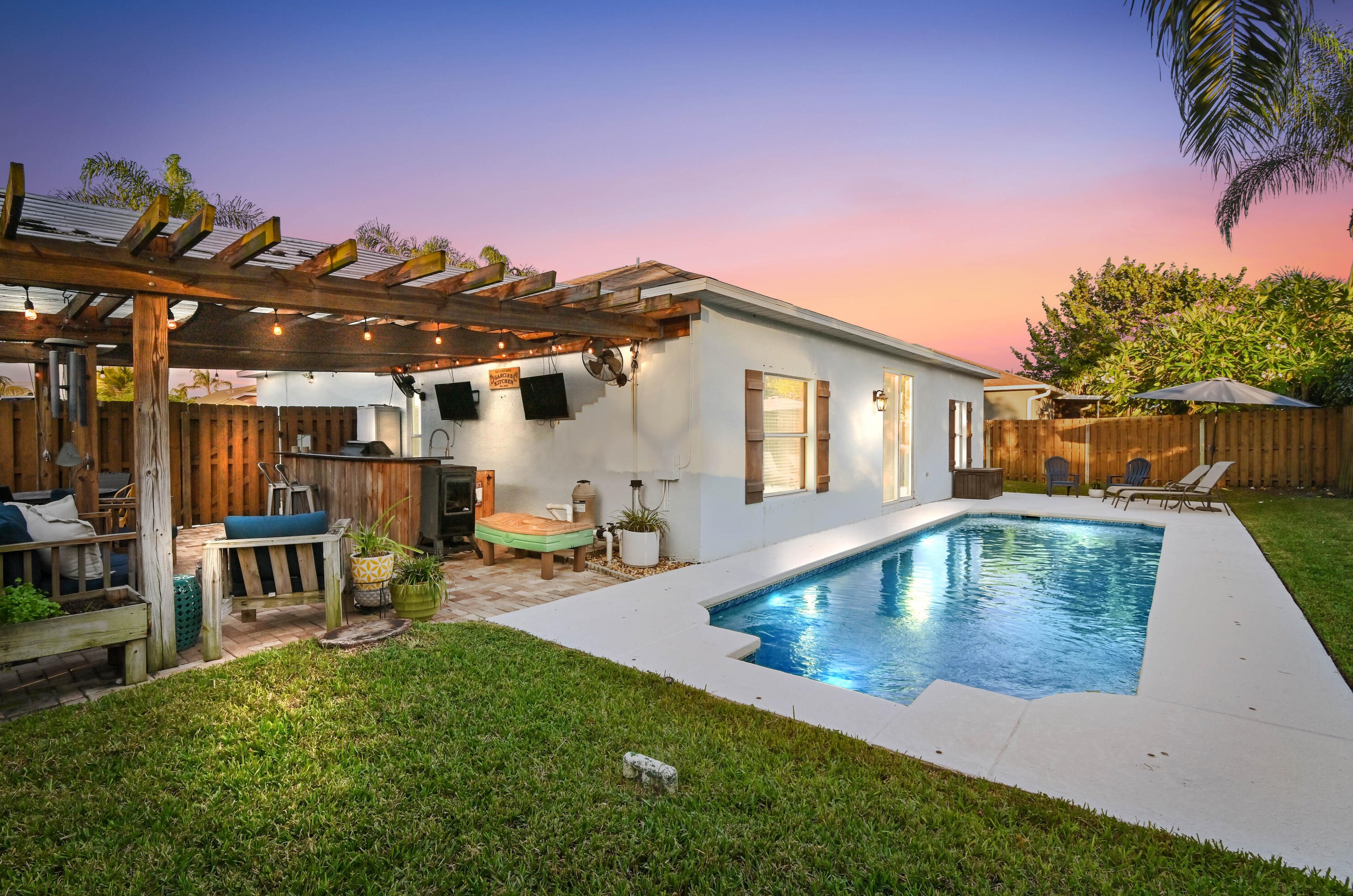 6262 Drake St, Jupiter FL 33458-6657 exterior