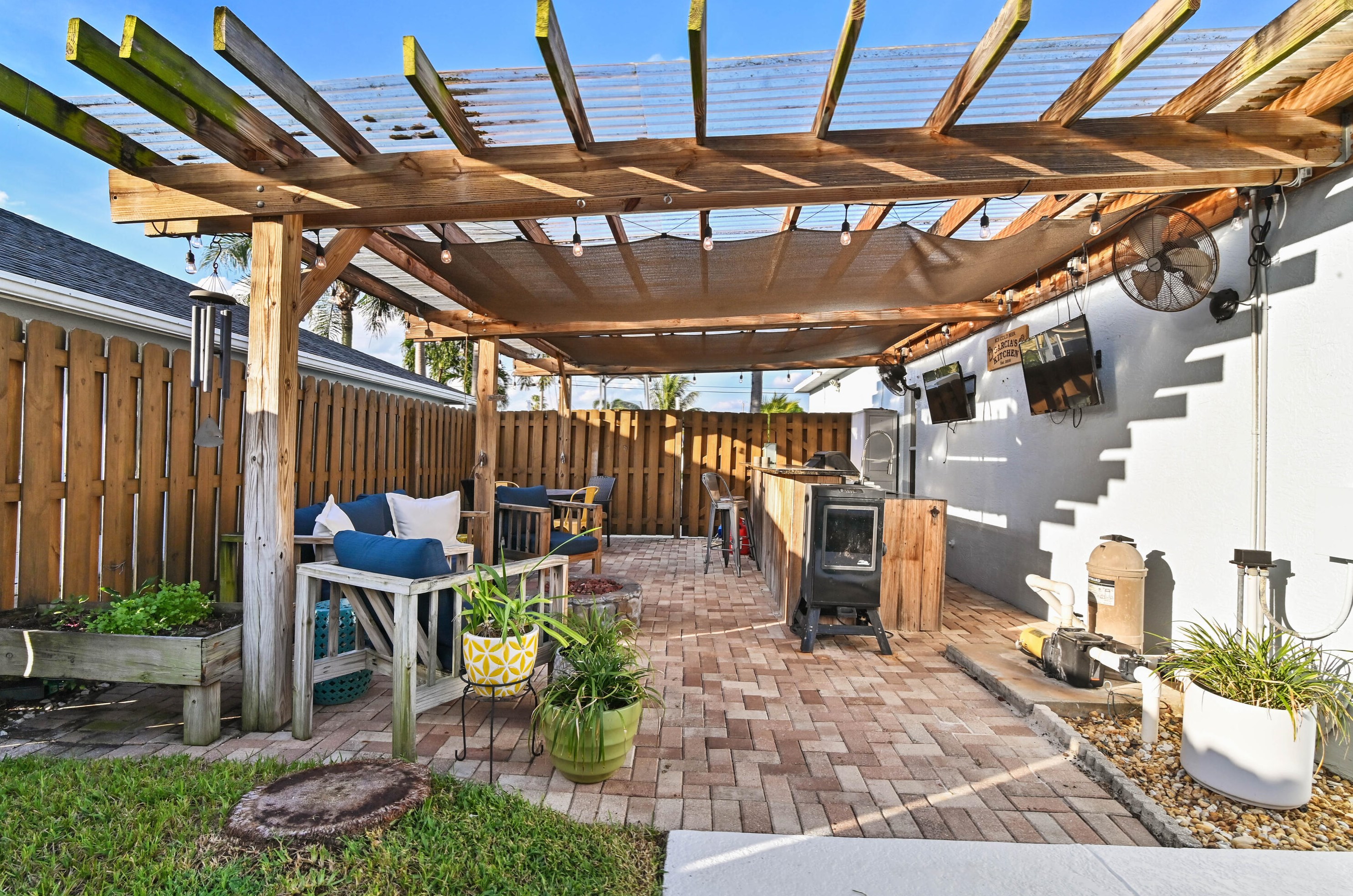 6262 Drake St, Jupiter FL 33458-6657 exterior