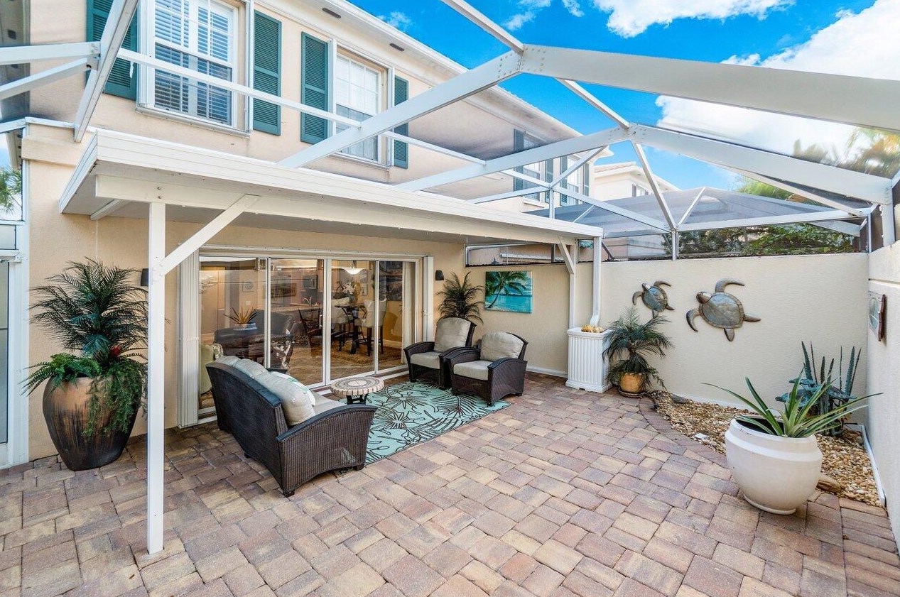 39 Laurel Oaks Cir, Jupiter, FL 33469-2757
