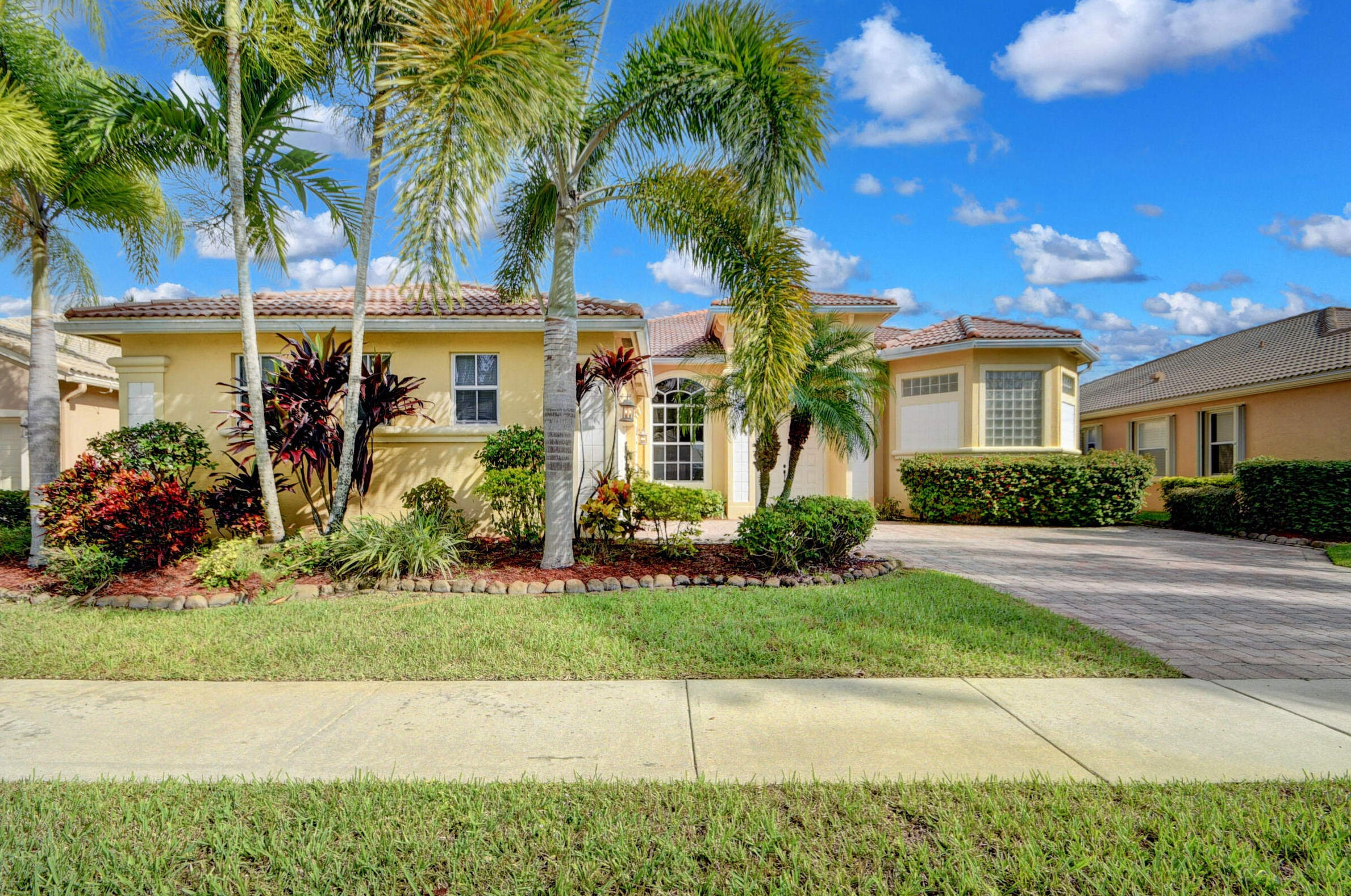 9585 Lantern Bay Cir, West Palm Beach, FL 33411