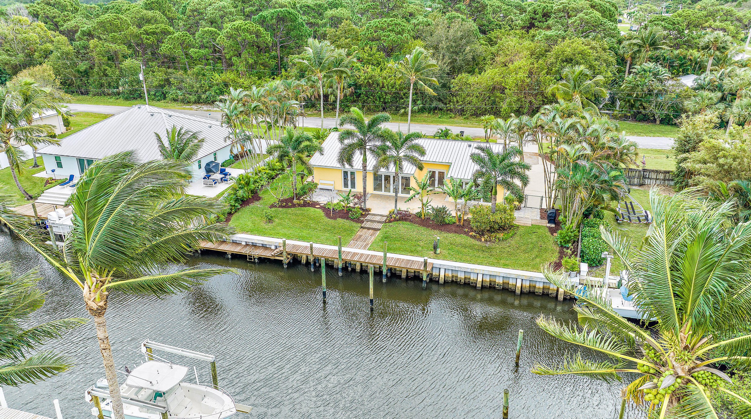9125 Delafield St, Hobe Sound, FL 33455-7717