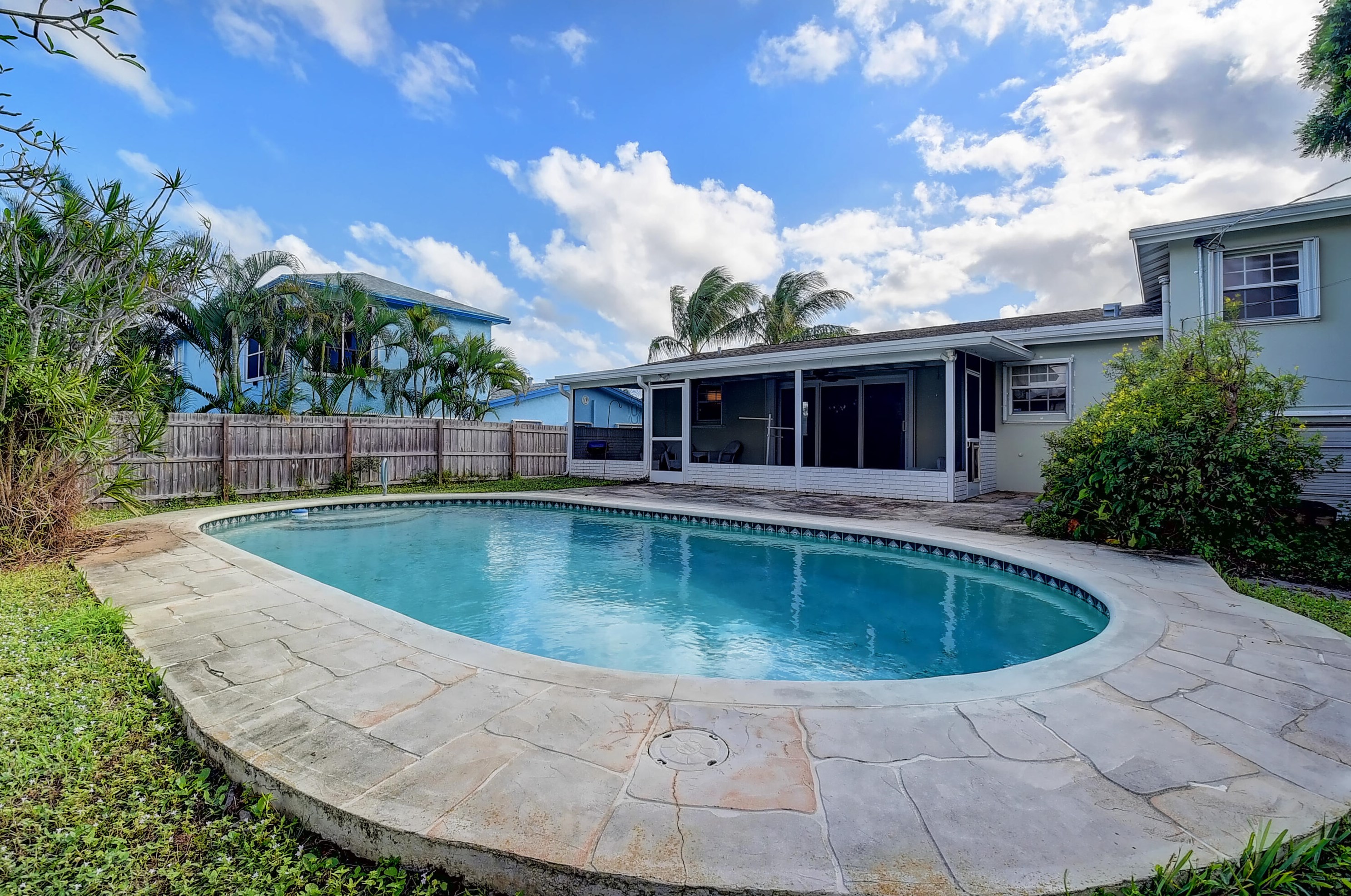 1326 Ontario Dr, Lake Worth, FL 33461-6115