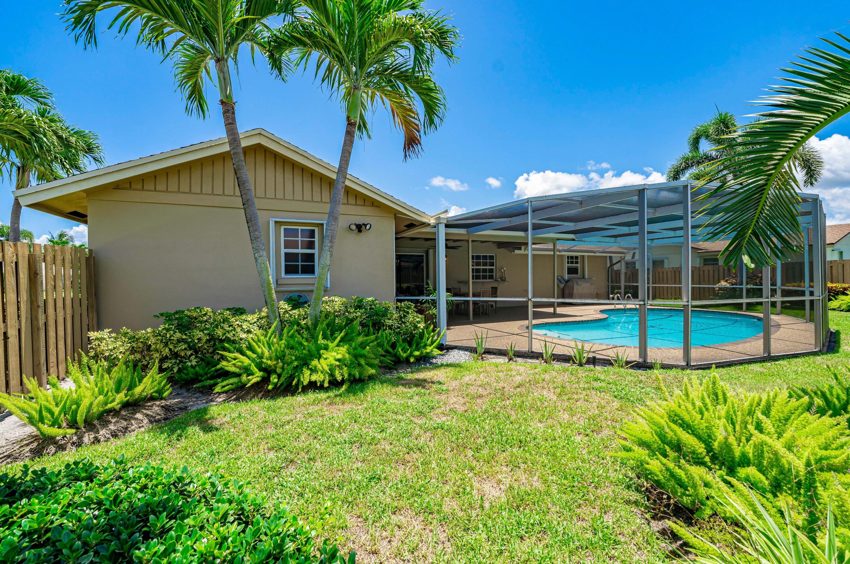 555 24 Ave, Boynton Beach FL 33426-8788 exterior