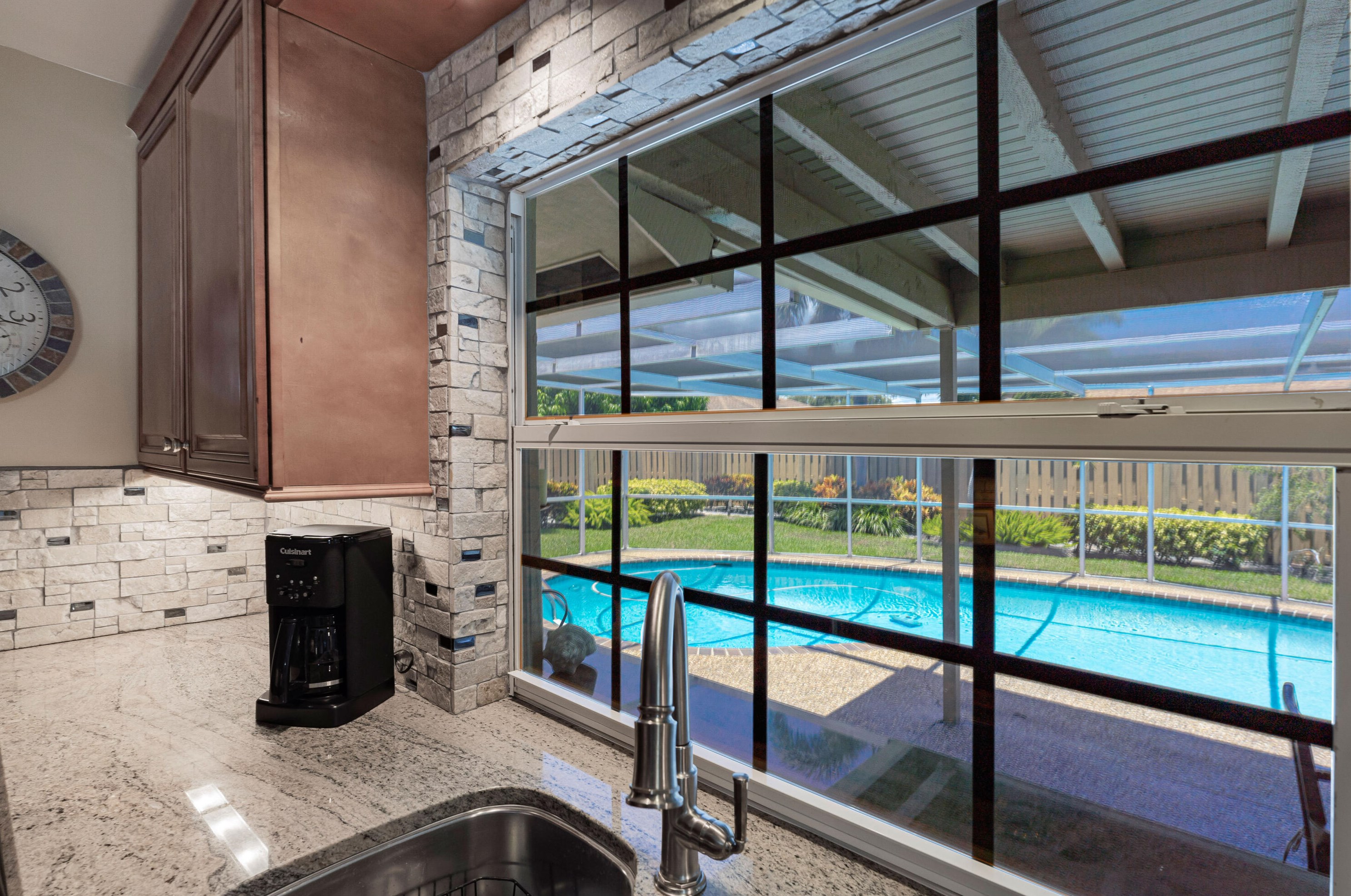 555 24 Ave, Boynton Beach FL 33426-8788 exterior