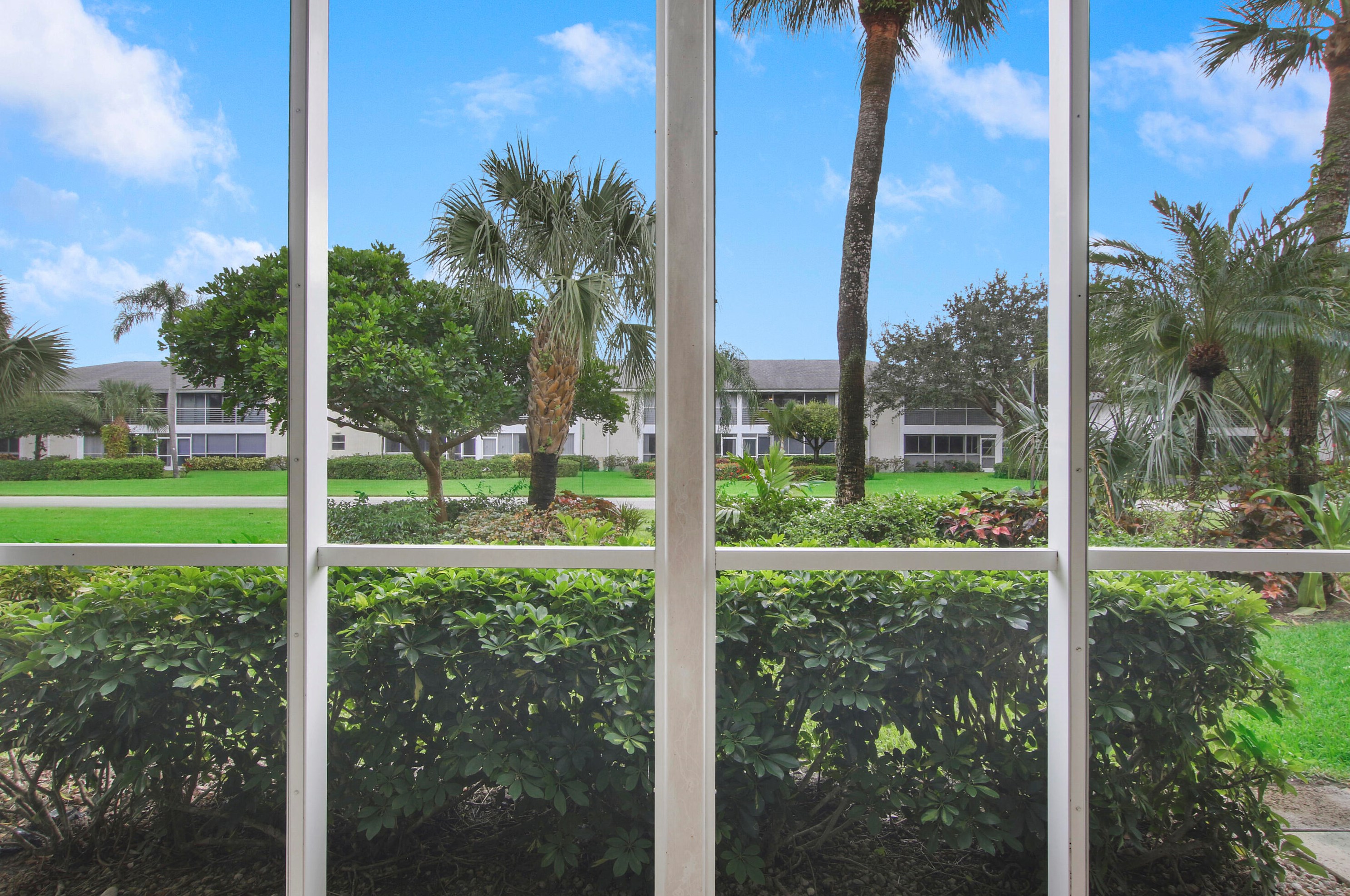 4 Garden St, Jupiter FL  33469-2590 exterior