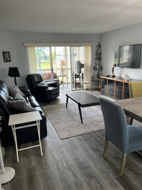 3661 Via Poinciana #209, Lake Worth, FL 33467