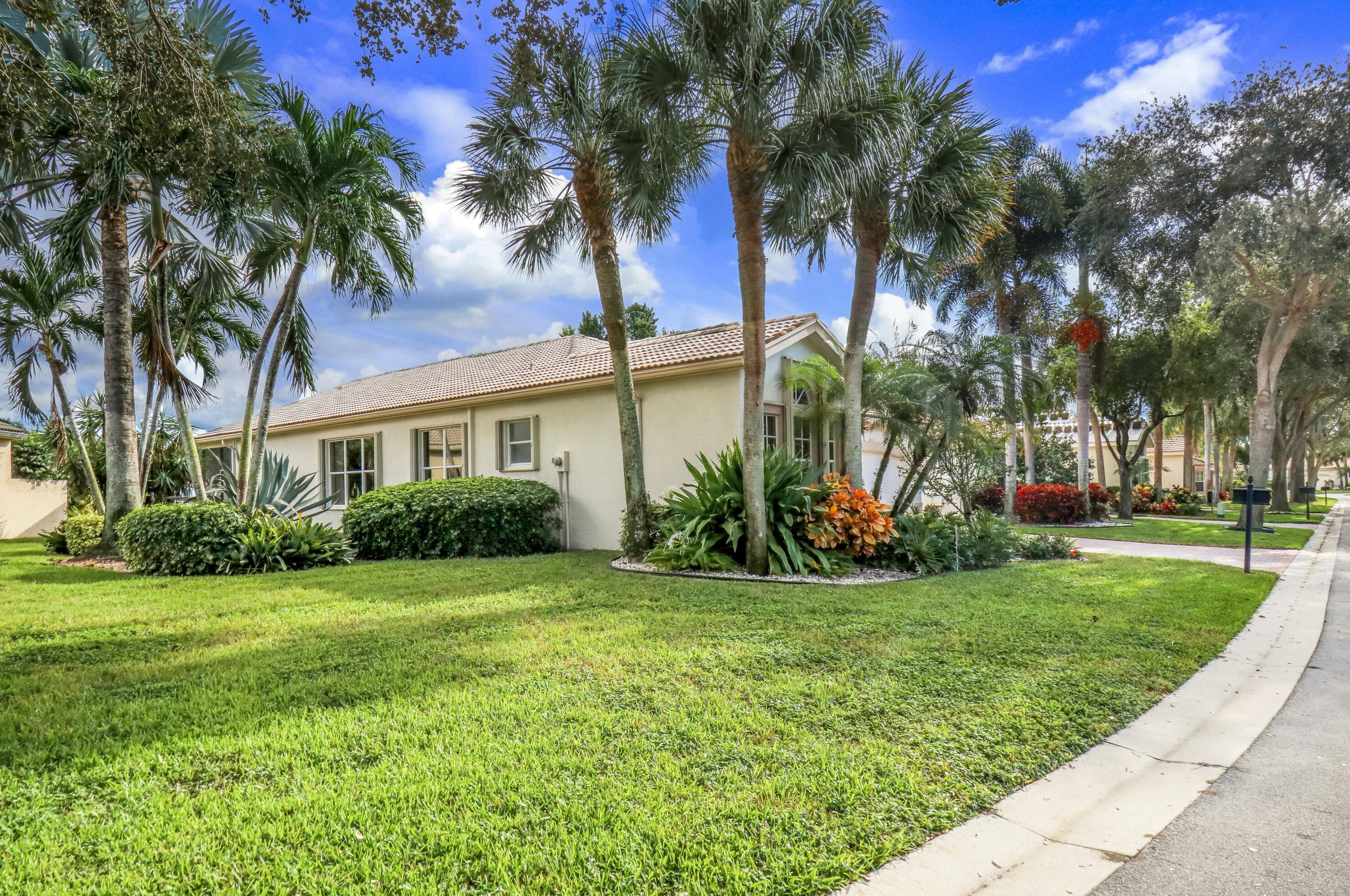 11124 Mandalay Way, Boynton Beach, FL 33437-7011