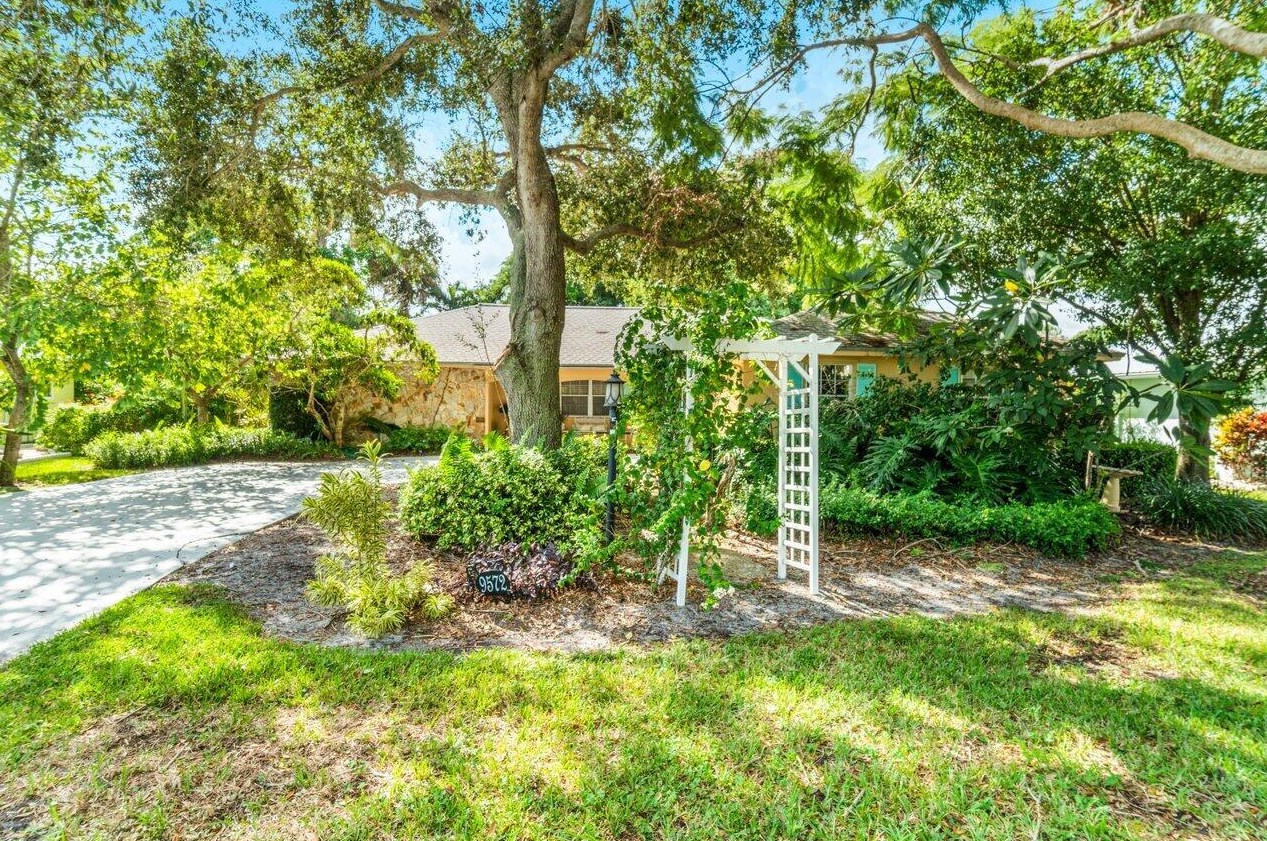 9572 Little Club Way, Jupiter, FL 33469-1369