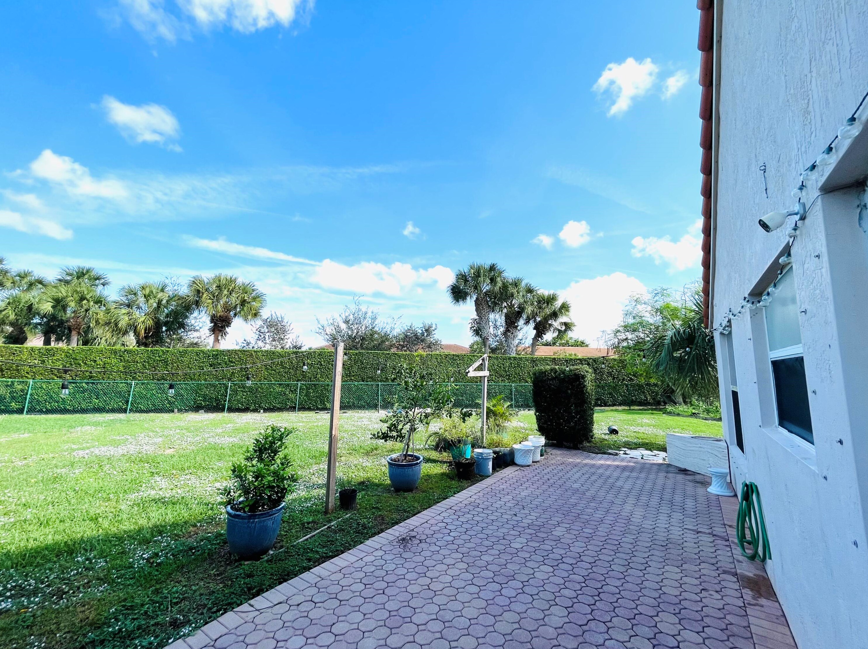 6140 Willoughby Cir, Lake Worth FL  33463-9308 exterior