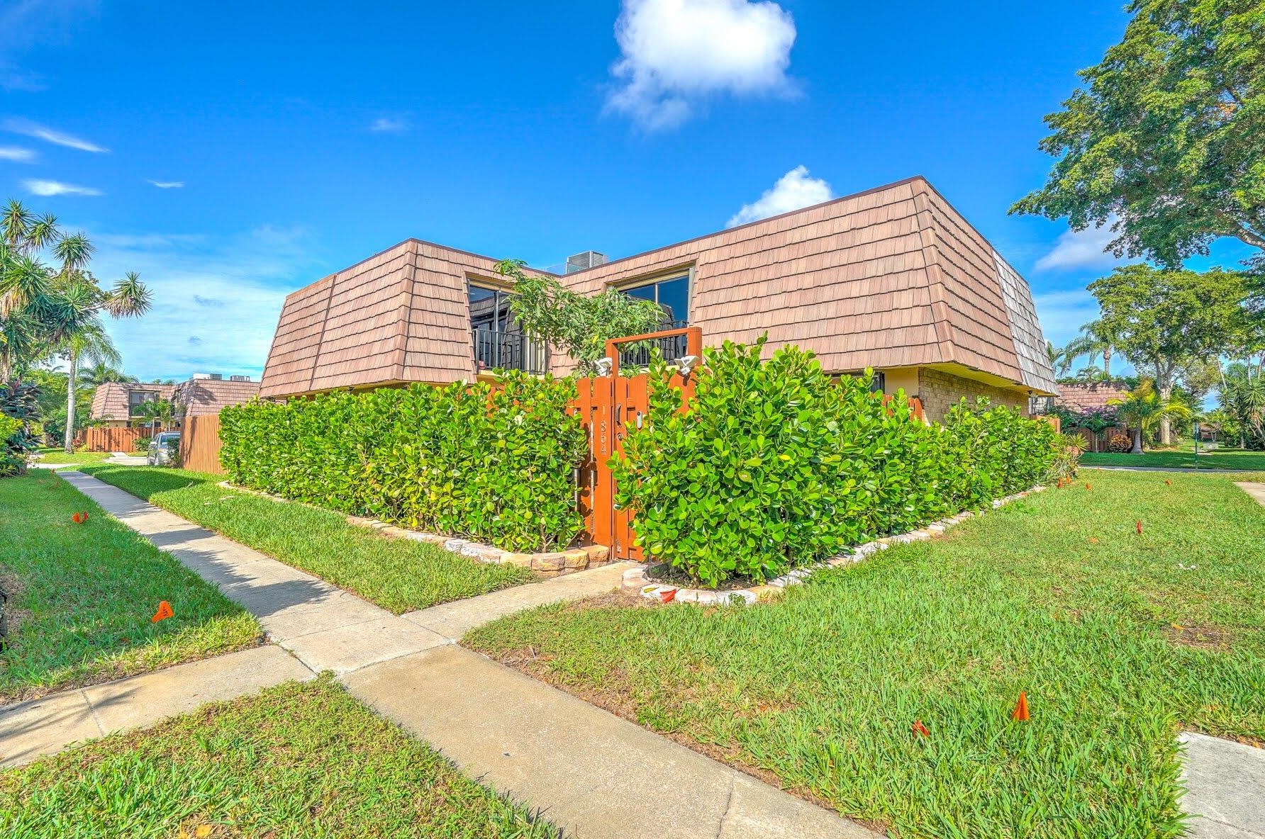 864 Springdale Cir, Lake Worth, FL 33461-1528