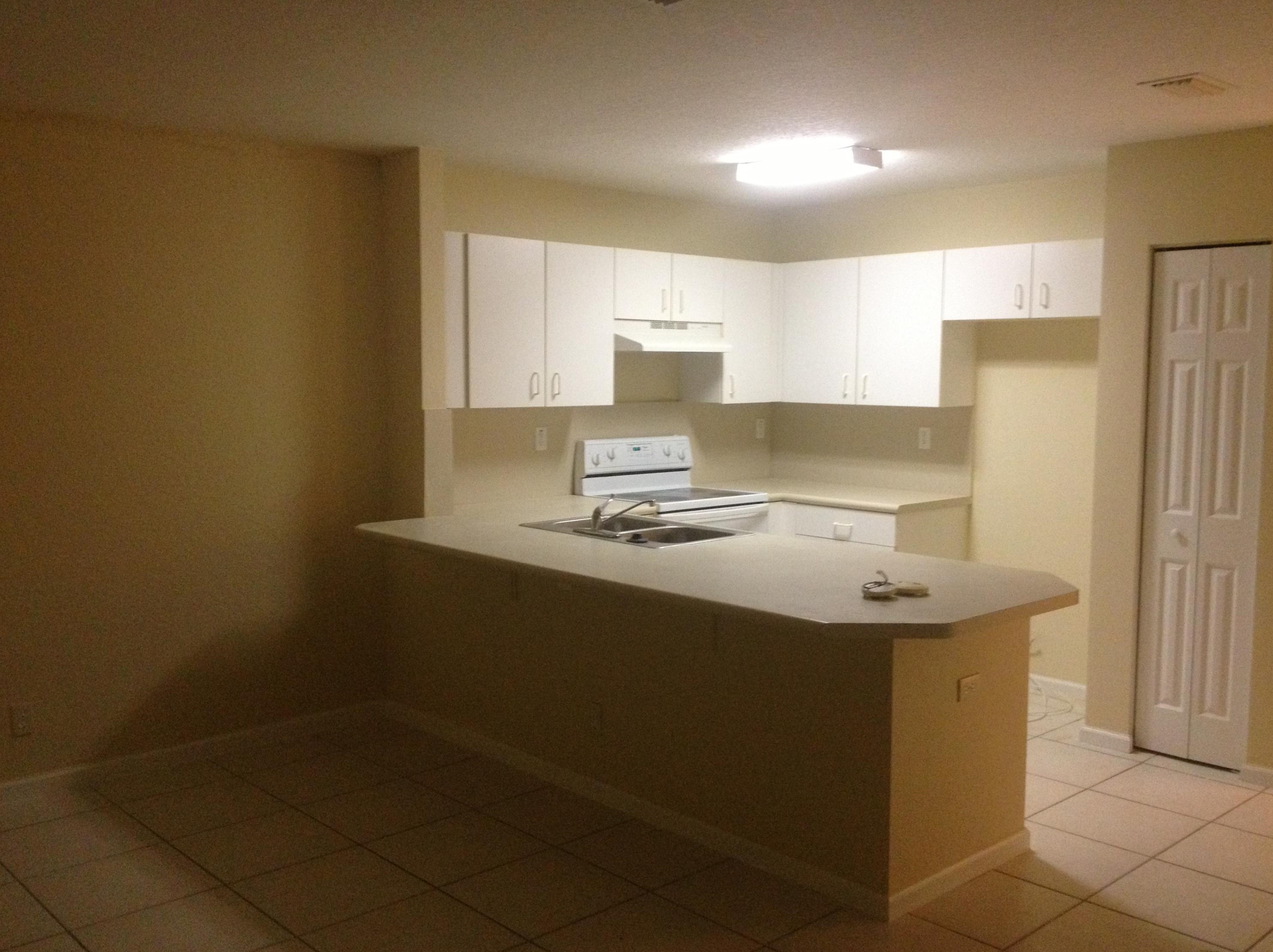 958 Summit Lake Dr, West Palm Beach, FL 33406