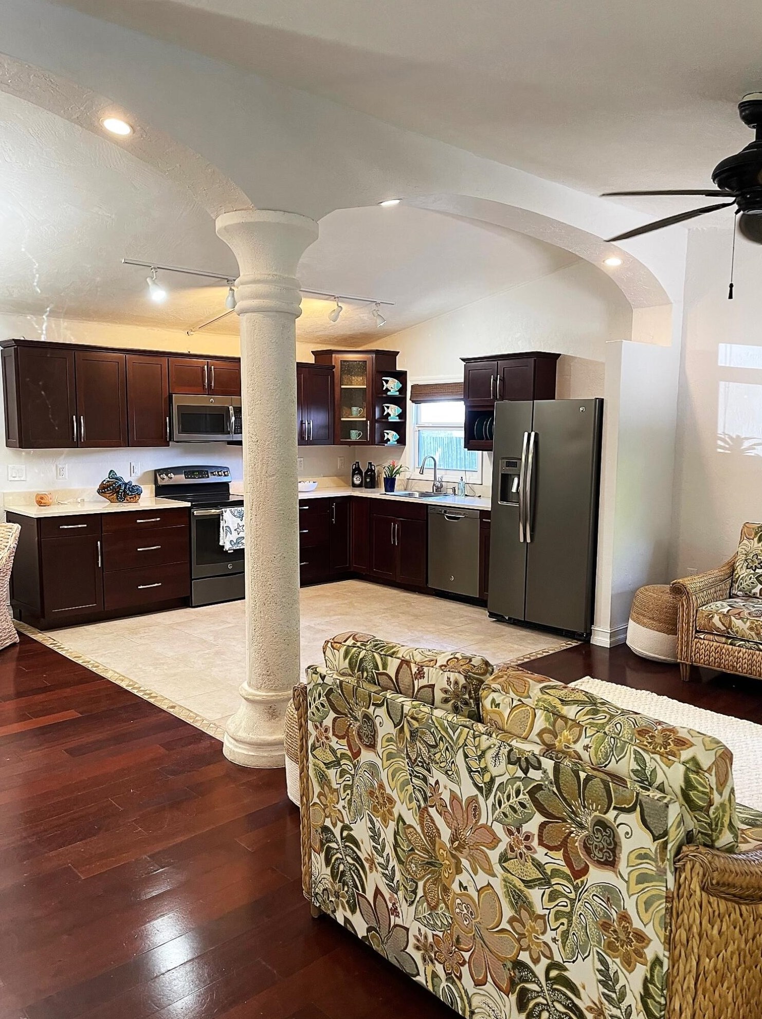 111 Mohawk St, Plantation Key FL  33070-2114 exterior