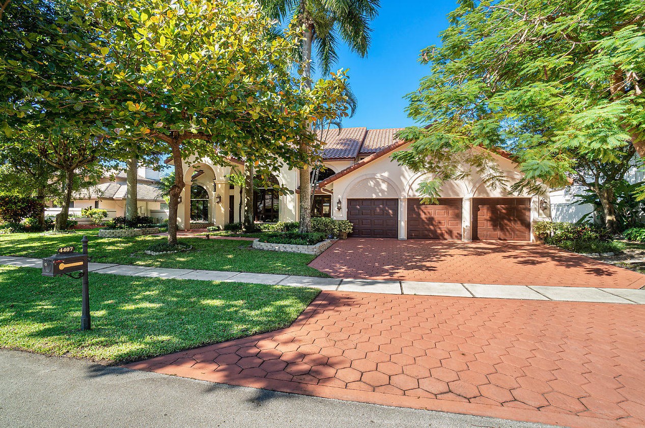 4407 Woodfield Blvd, Boca Raton, FL 33434