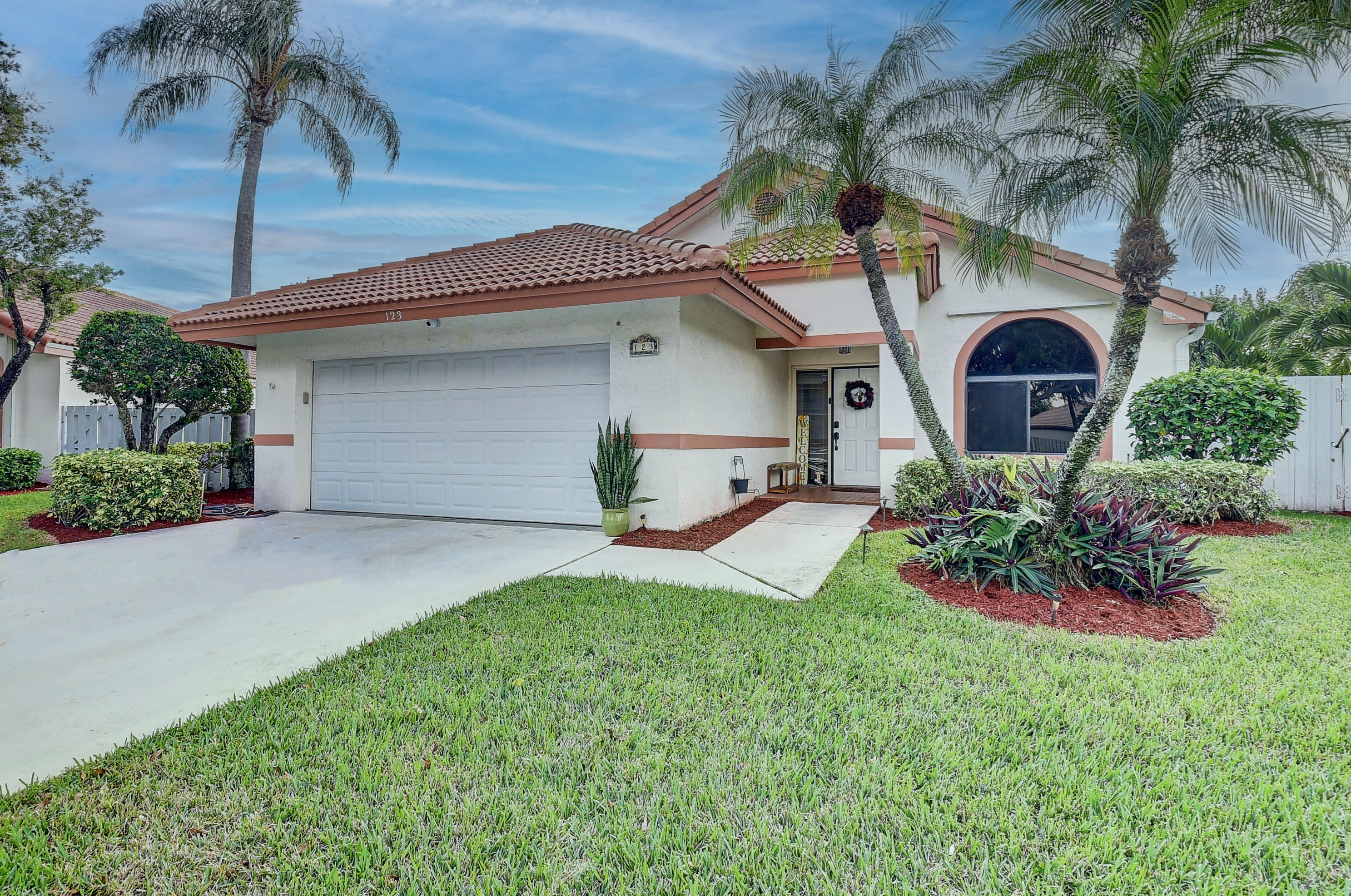 123 Executive Cir, Boynton Beach, FL 33436
