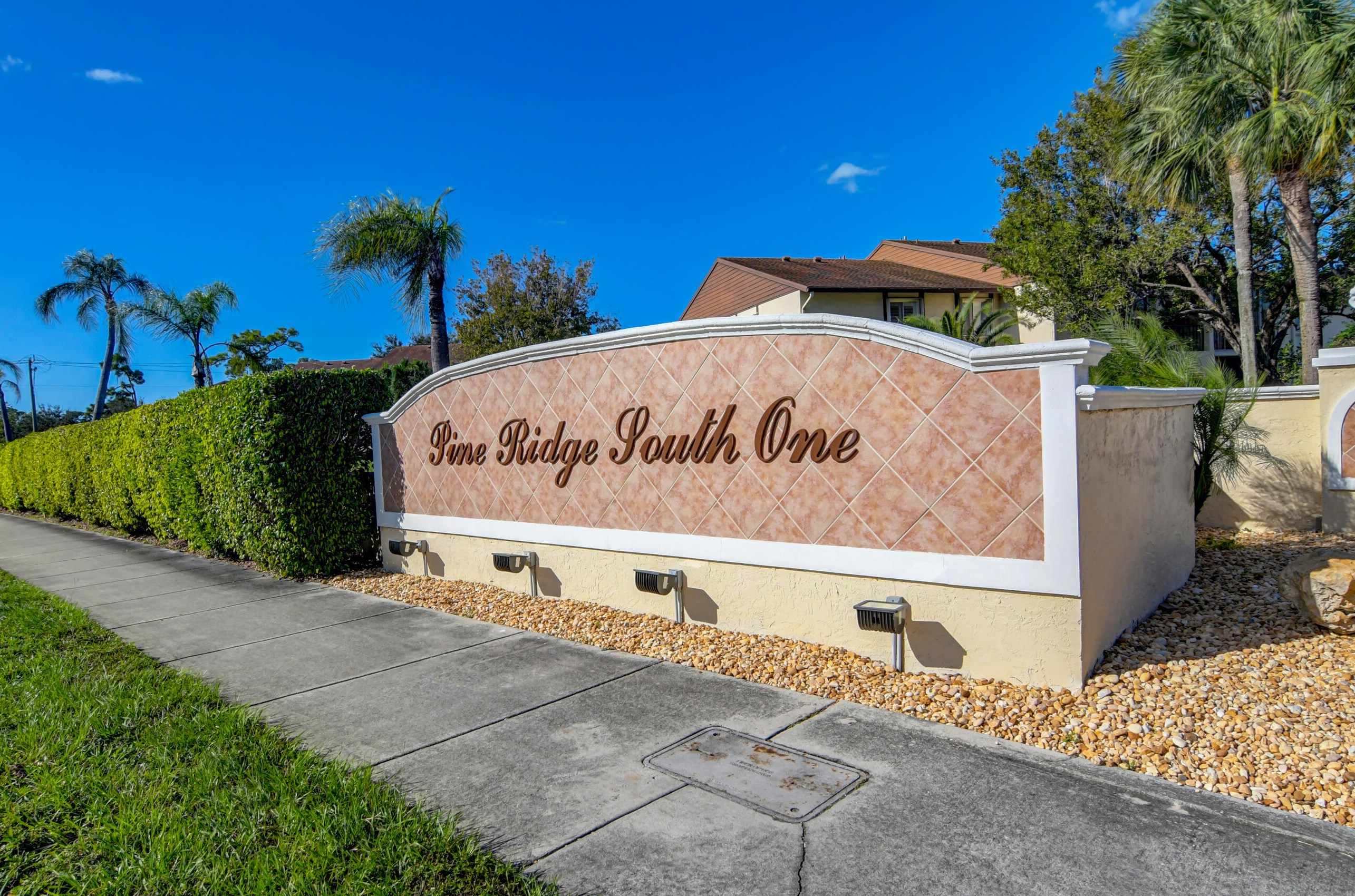 138 Lake Pine Cir, Lake Worth, FL 33463-5125