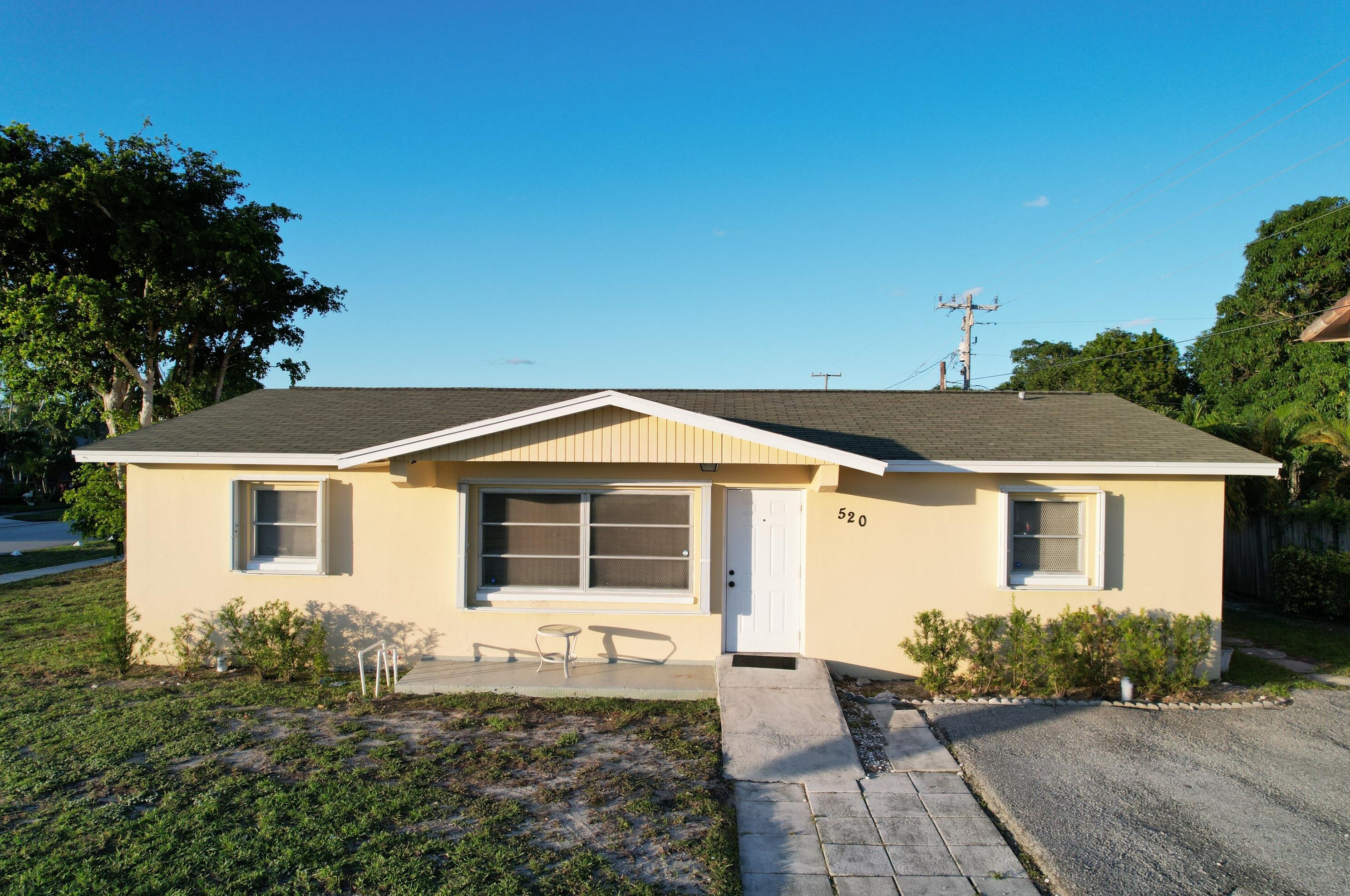 520 W 24th St, West Palm Beach, FL 33404