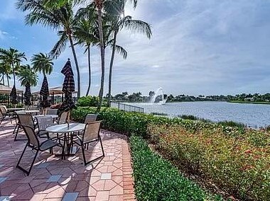 9811 Chantilly Point Ln, Lake Worth FL  33467-7085 exterior