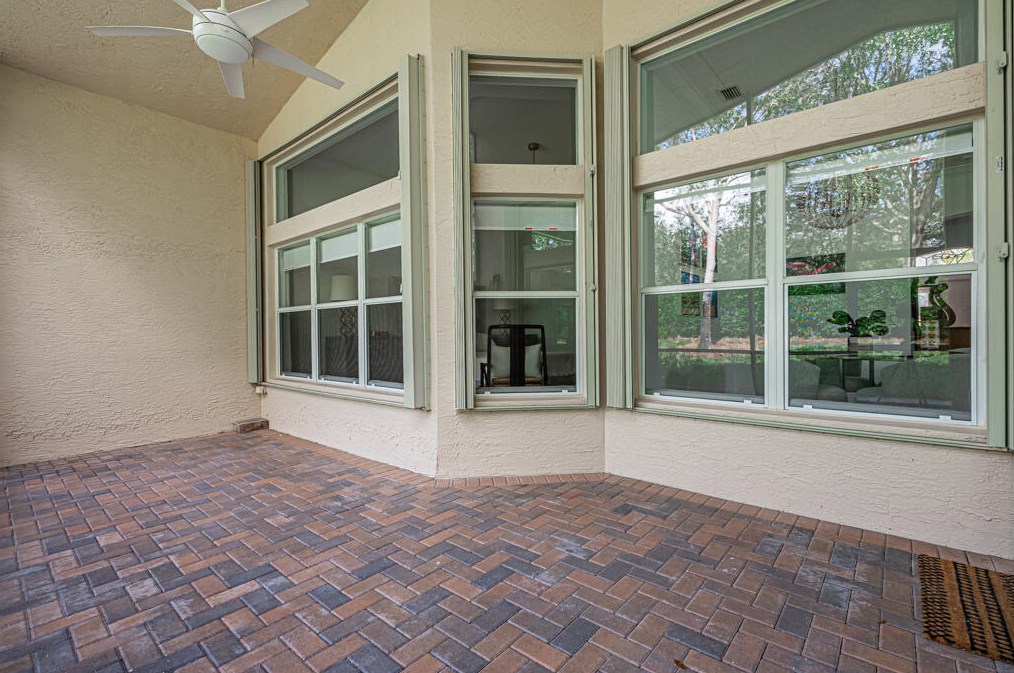 9811 Chantilly Point Ln, Lake Worth FL  33467-7085 exterior