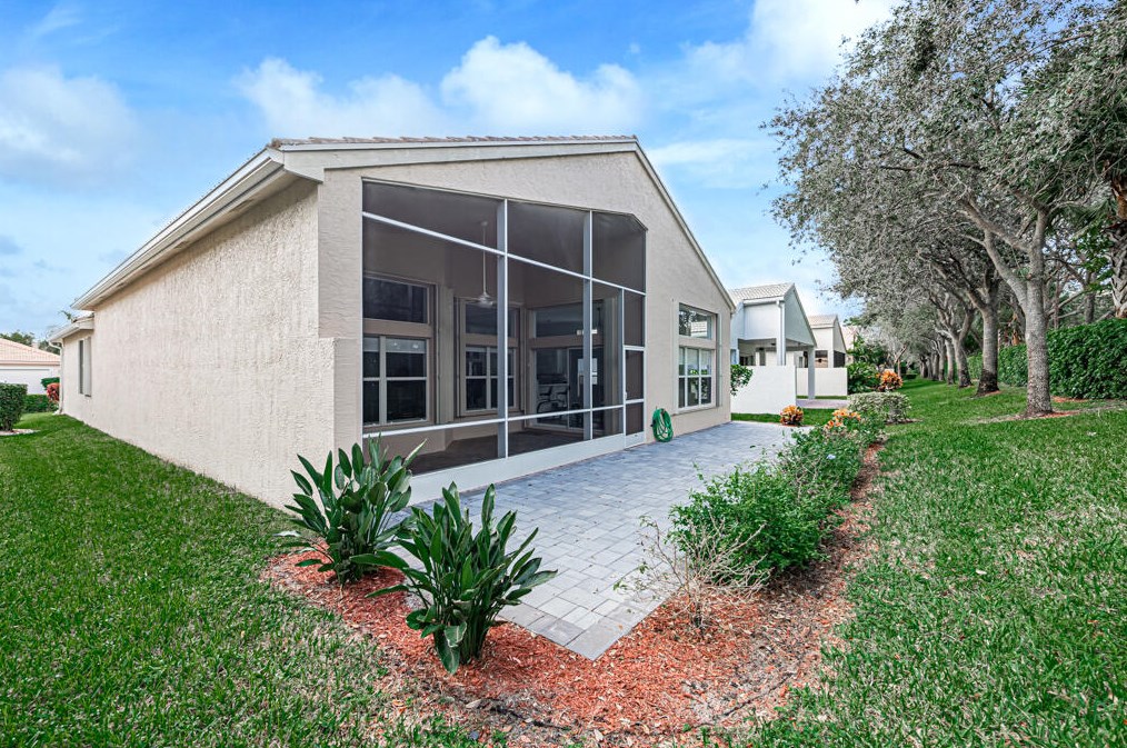 9811 Chantilly Point Ln, Lake Worth FL  33467-7085 exterior