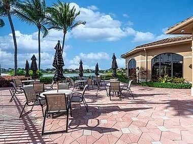 9811 Chantilly Point Ln, Lake Worth FL  33467-7085 exterior