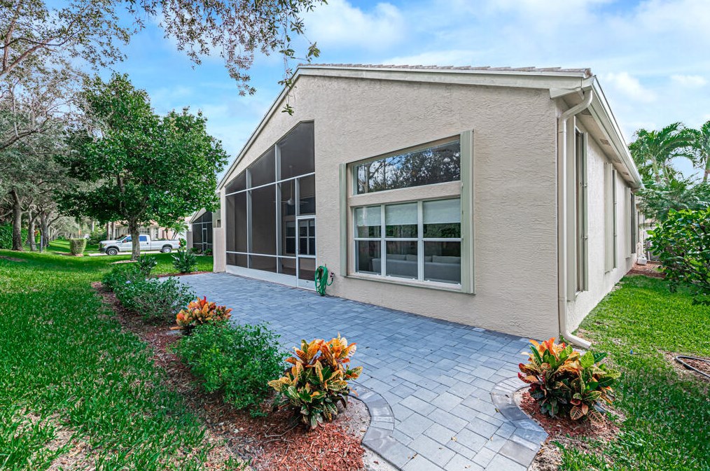 9811 Chantilly Point Ln, Lake Worth FL  33467-7085 exterior