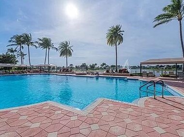 9811 Chantilly Point Ln, Lake Worth FL  33467-7085 exterior