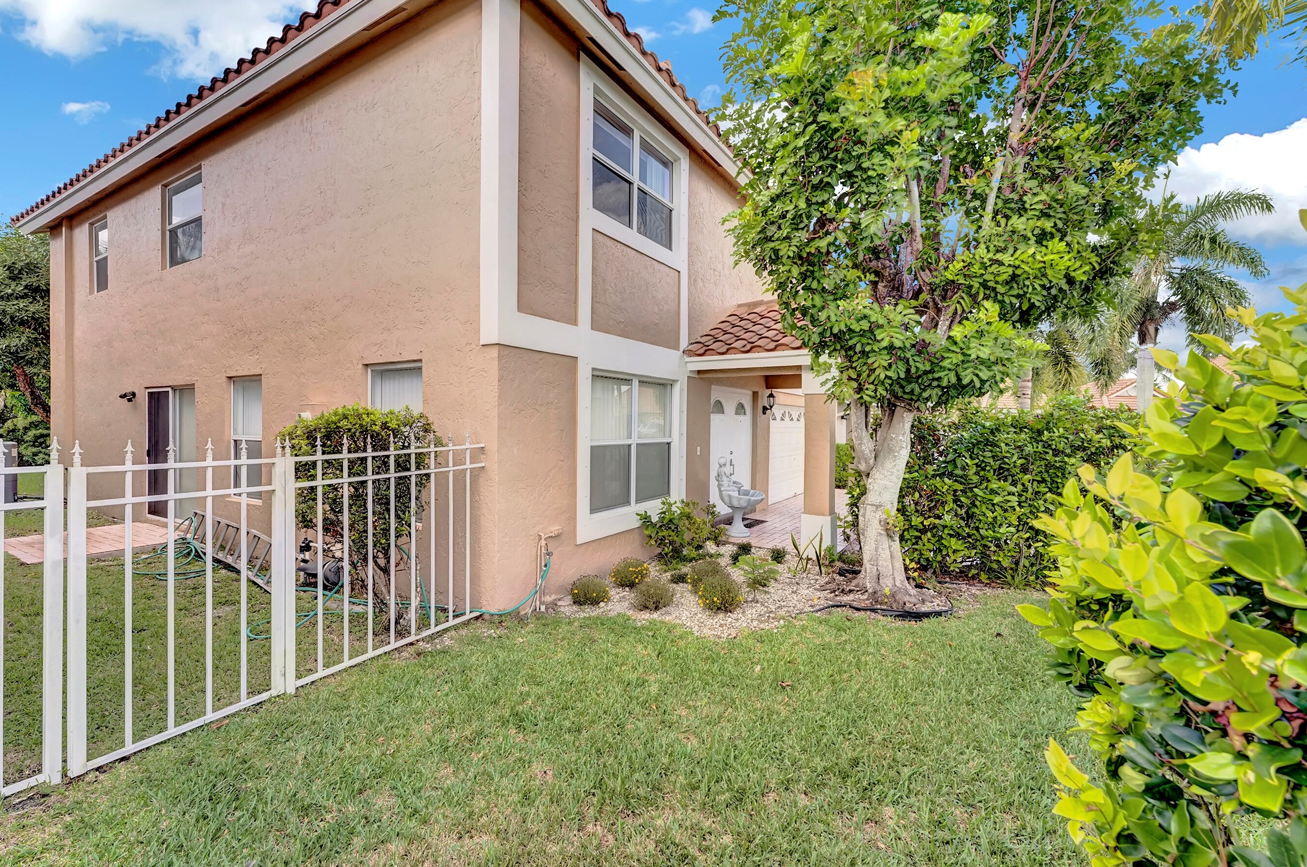 21241 Sawmill Ct, Boca Raton, FL 33498-1914