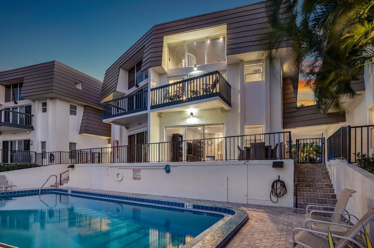 1109 Russell Dr, Boca Raton FL  33487-4221 exterior