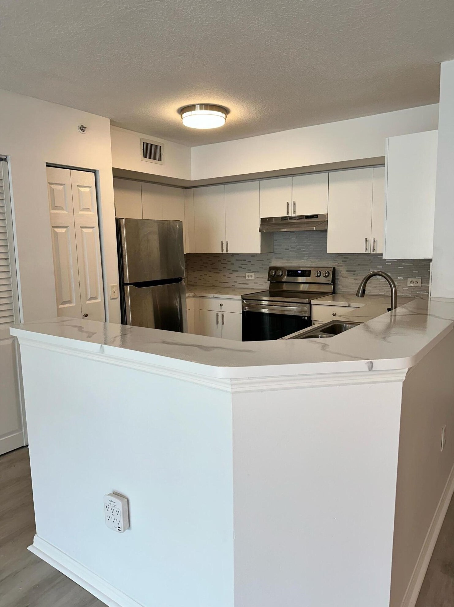 205 Villa Cir, Boynton Beach, FL 33435