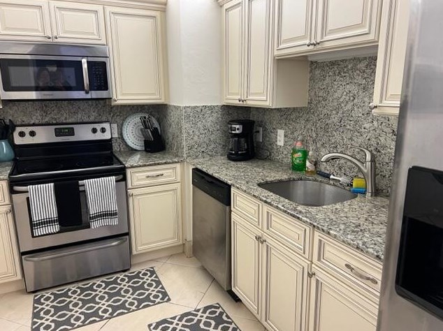 5600 N Flagler Dr #803, West Palm Beach, FL 33407