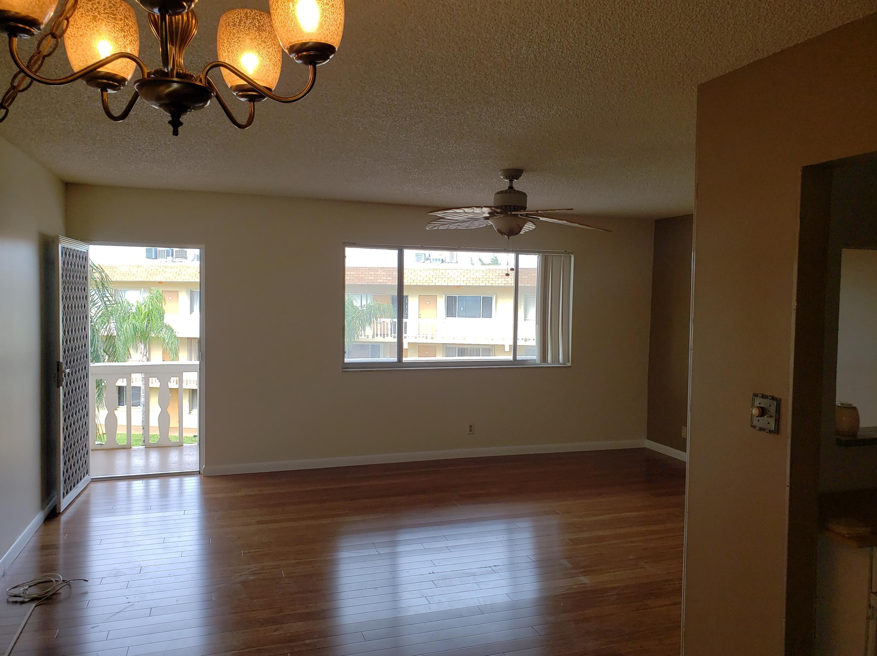 700 Village Green Ct #303, Lake Worth, FL 33461