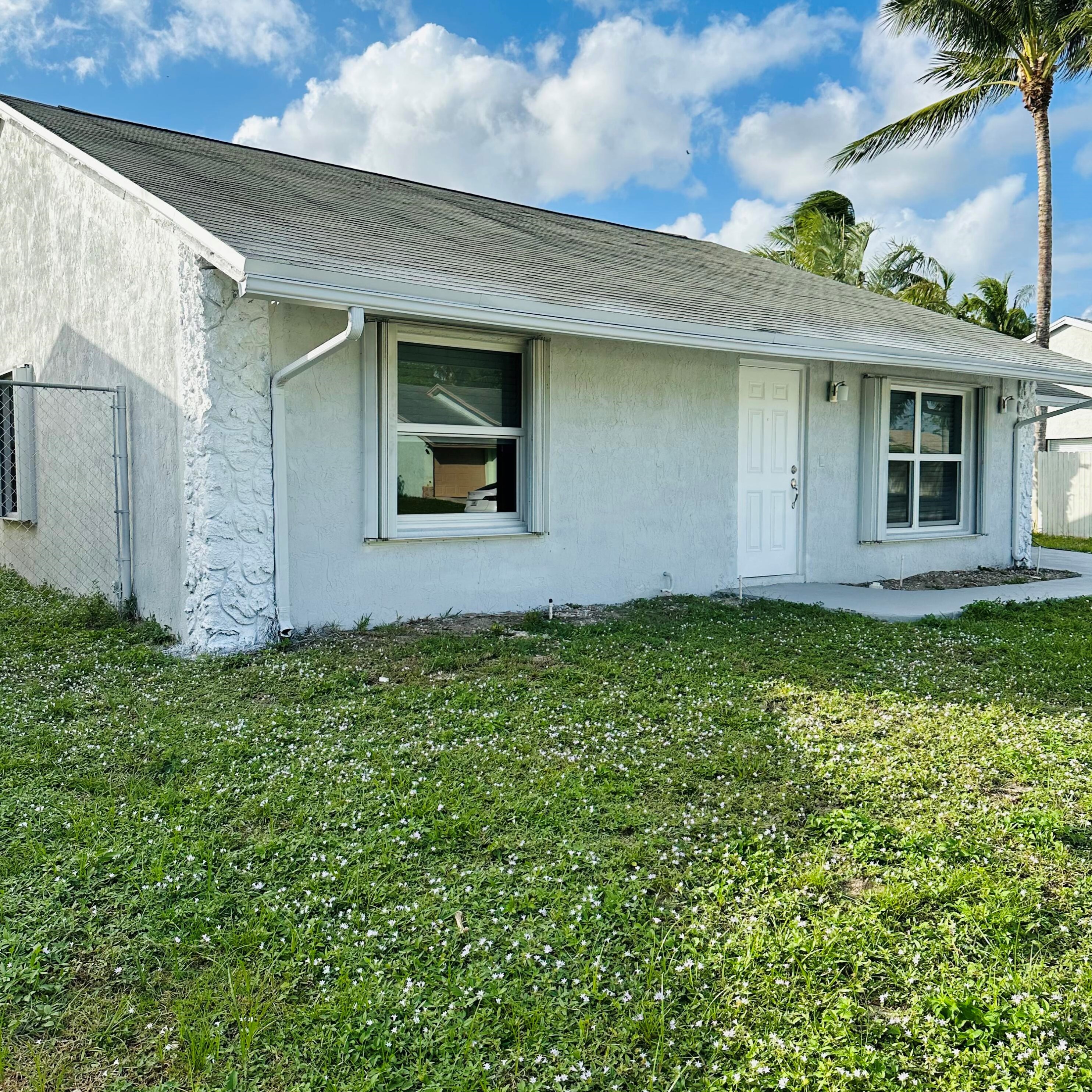 5477 Thurston Ave, Lake Worth, FL 33463
