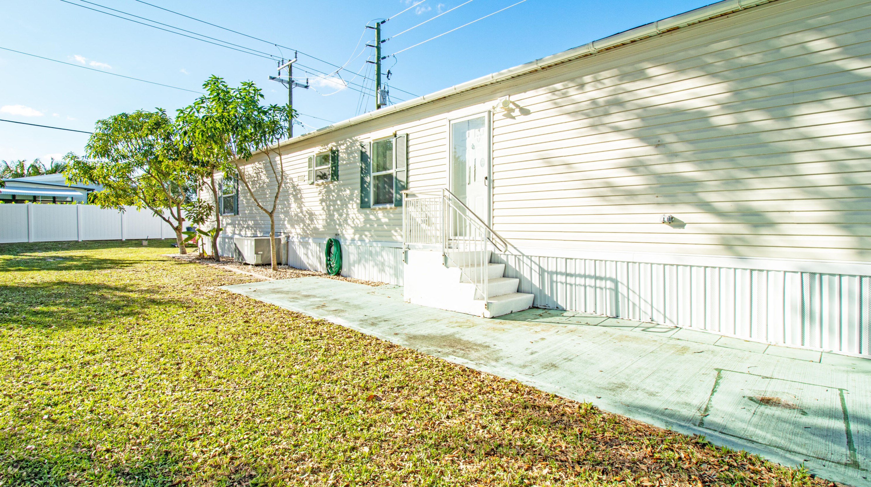 7698 Swan Ave, Hobe Sound FL  33455-5947 exterior