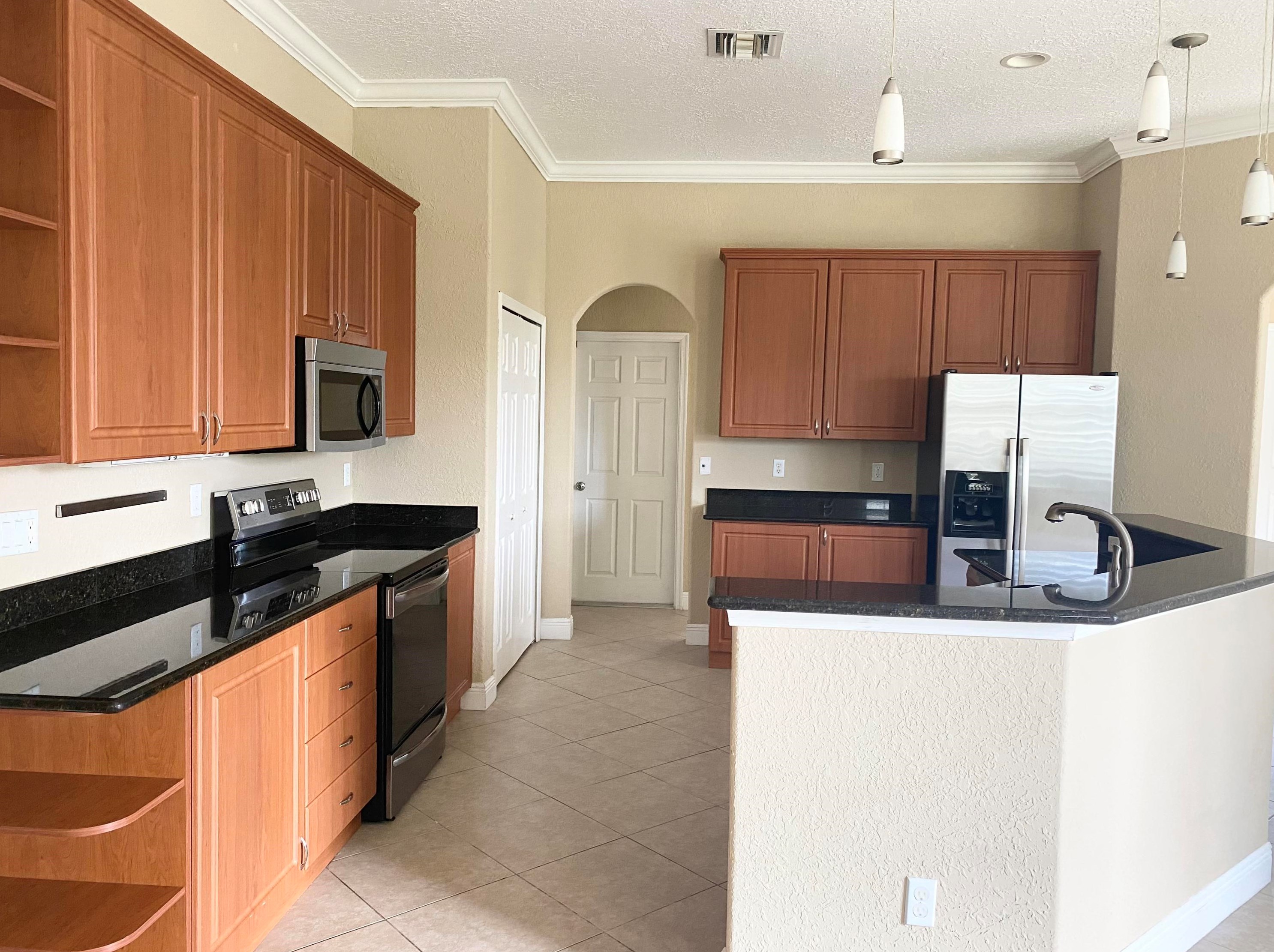 2318 Sw Wynnewood St, Fort Pierce, FL 34953