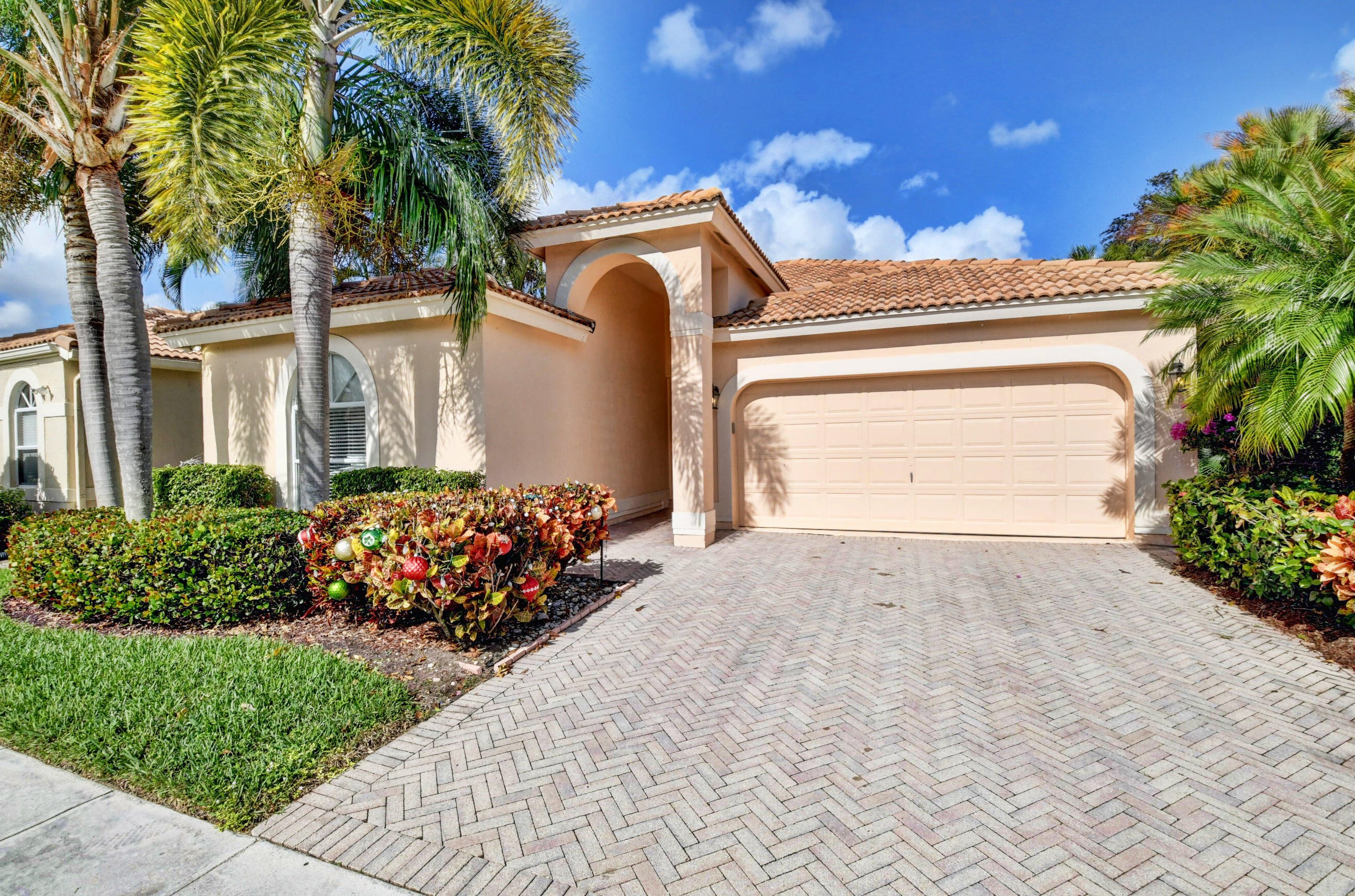 5231 Ventura Dr, Delray Beach, FL 33484