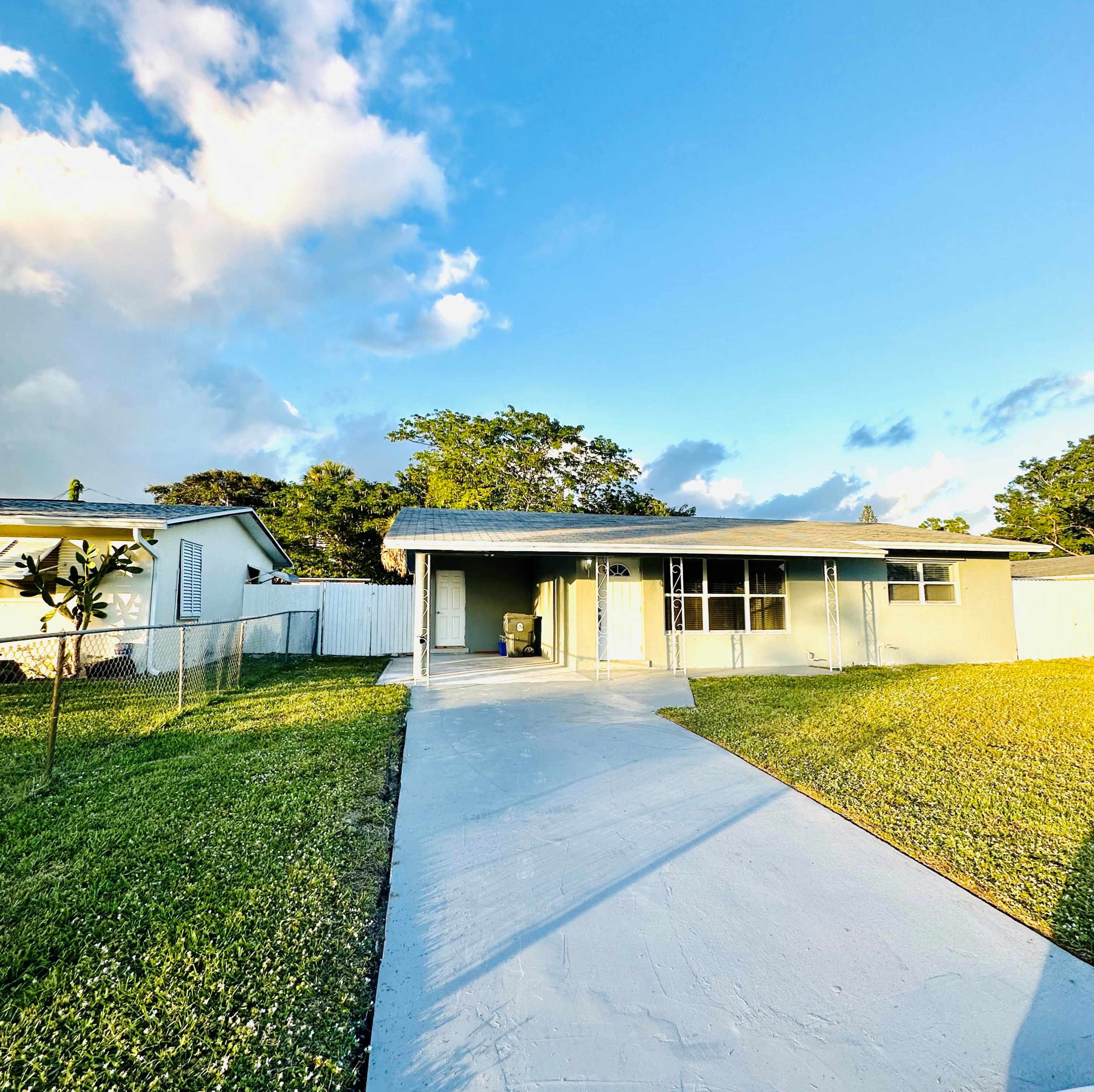 4131 Kirkland Ln, Lake Worth, FL 33461