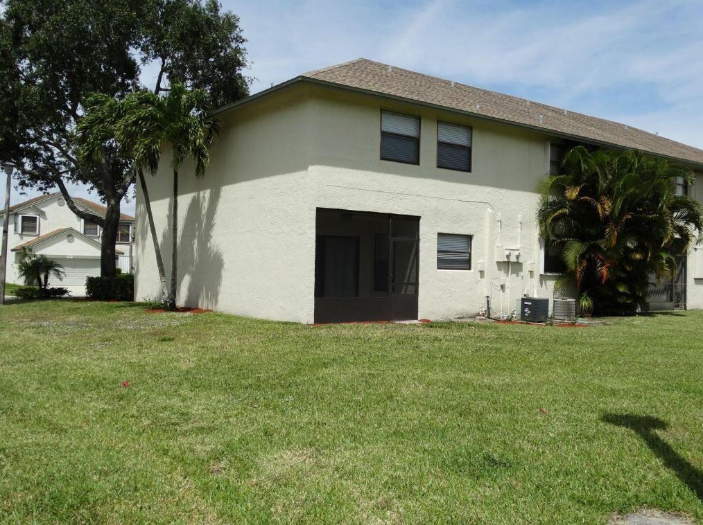 5824 Northpointe Ln, Boynton Beach, FL 33437