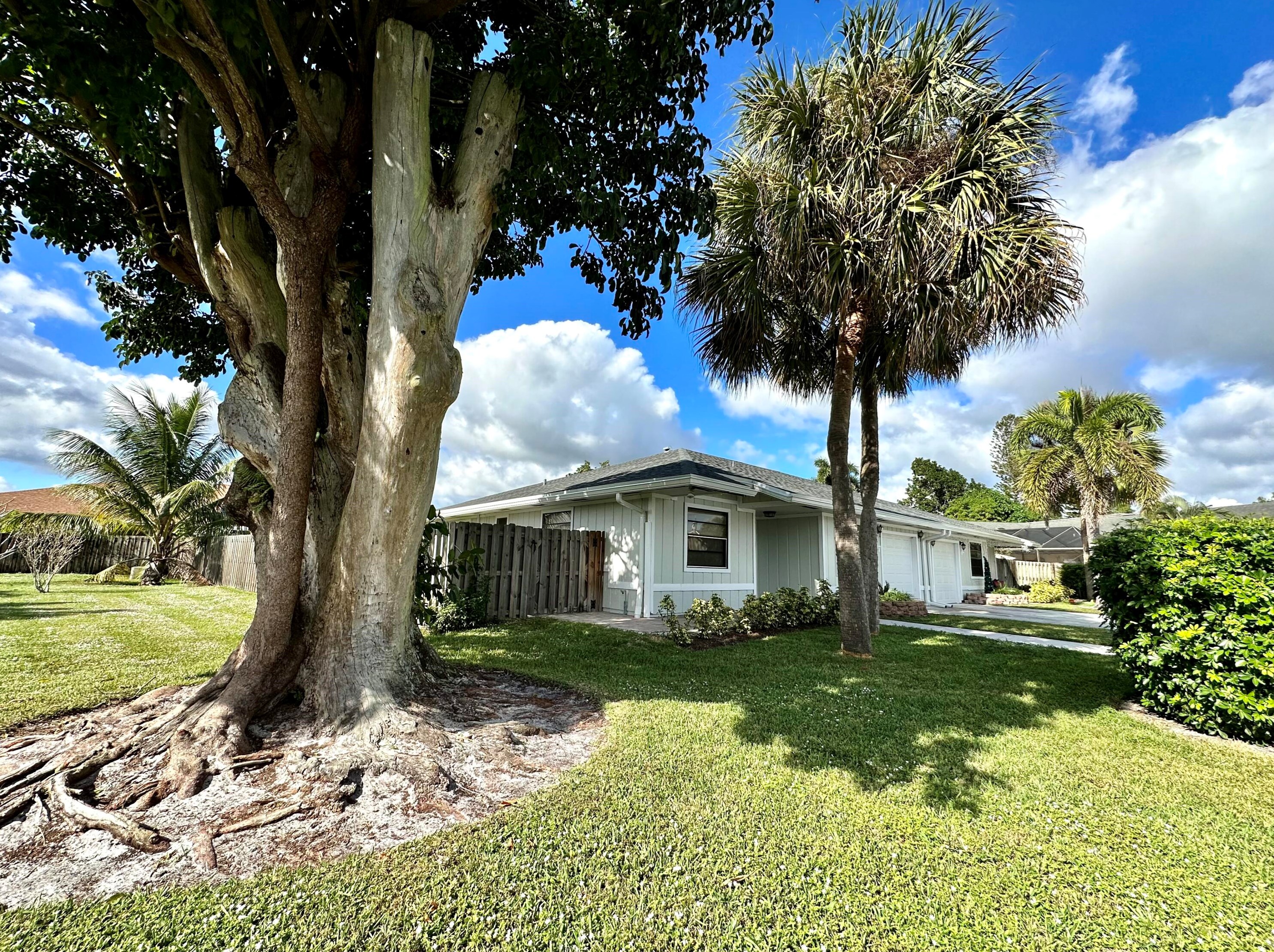 947 Country Wood Ct, West Palm Beach, FL 33414
