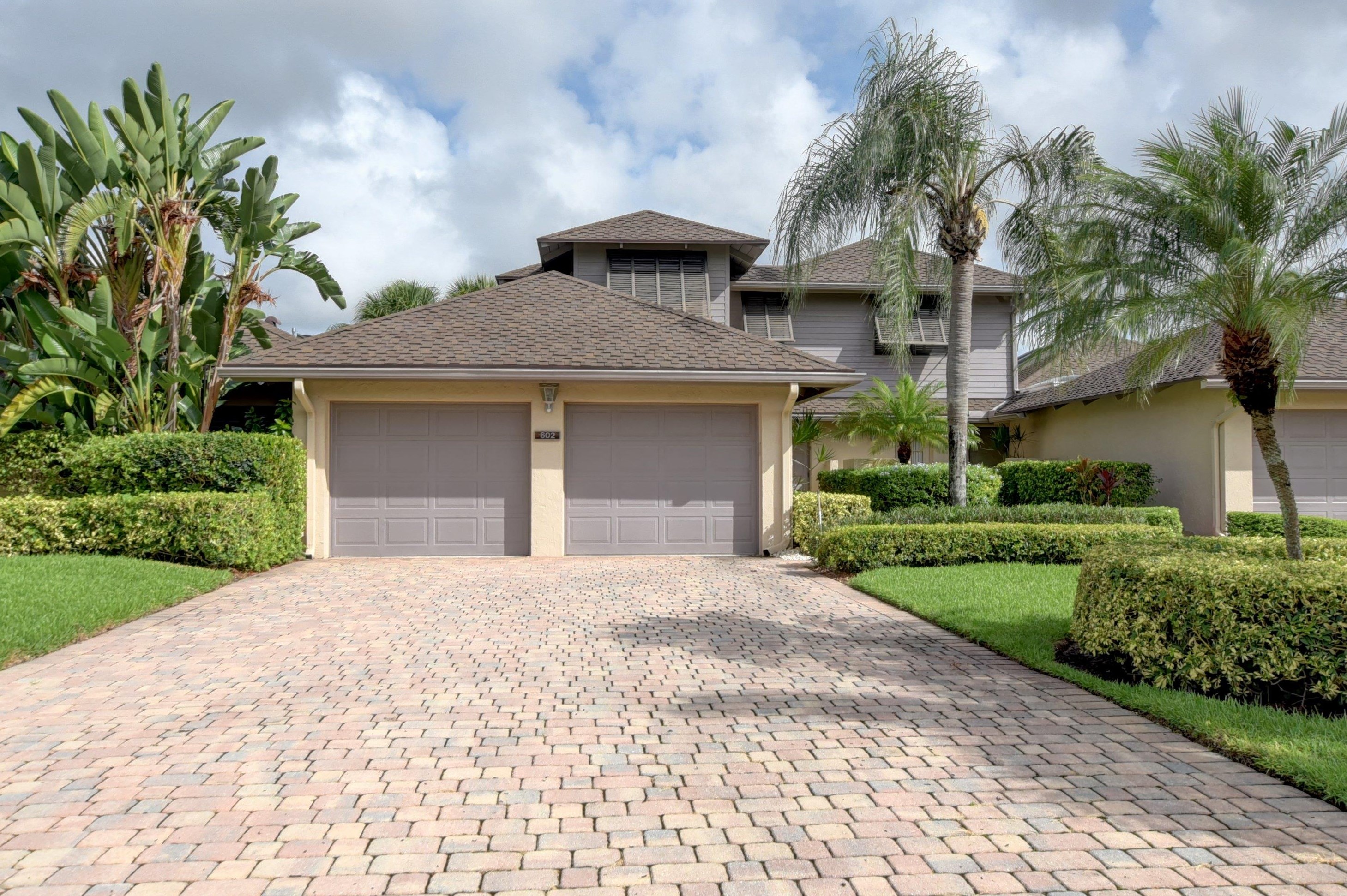19699 Waters Pond Ln, Boca Raton, FL 33434-5709