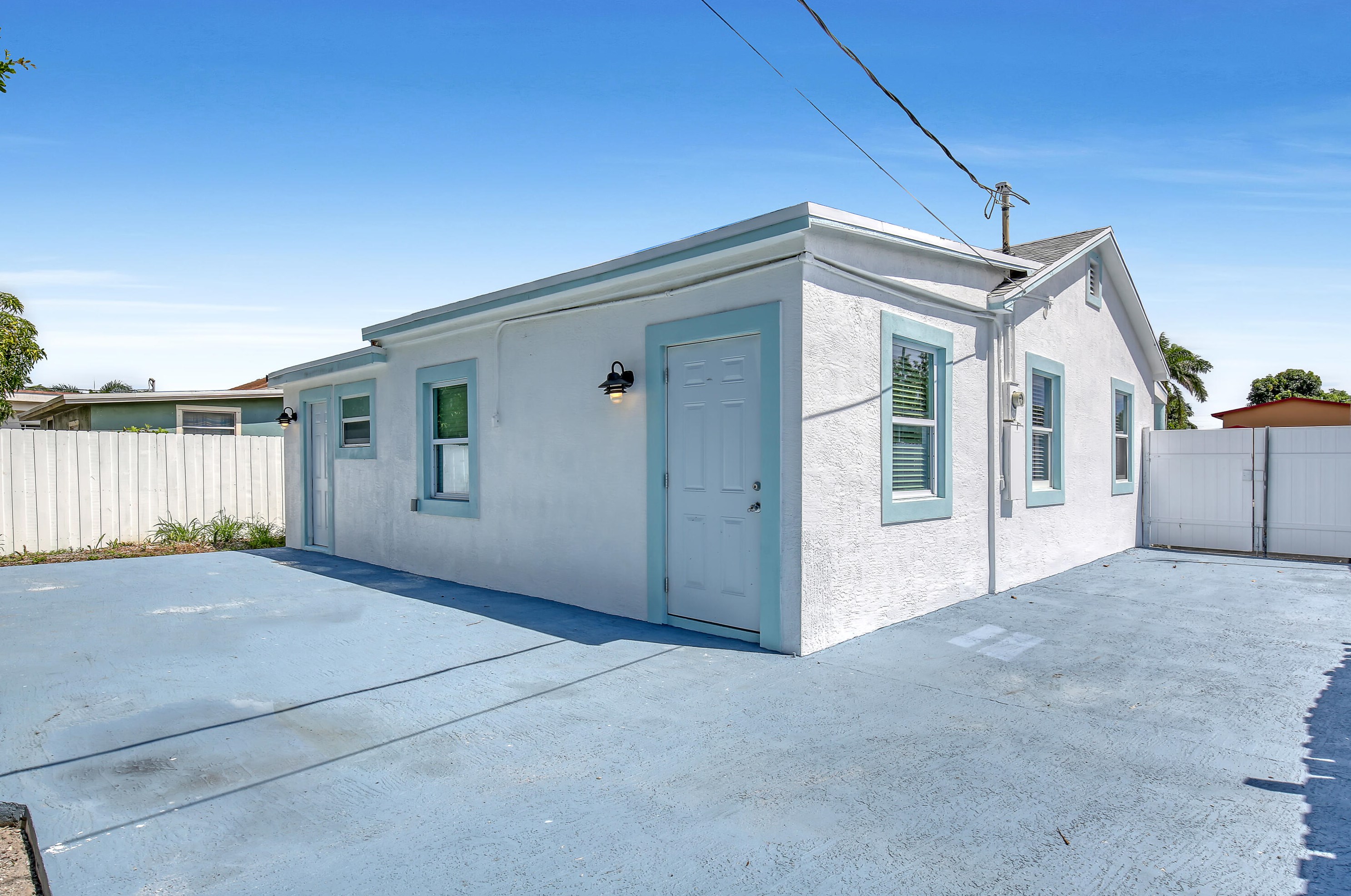 813 S N St, Lake Worth, FL 33460