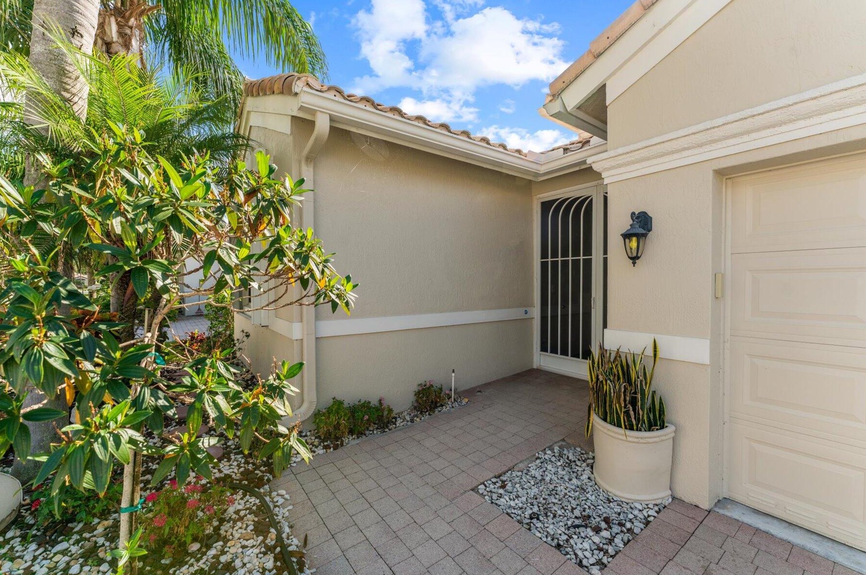 9868 Torino Dr, Lake Worth, FL 33467