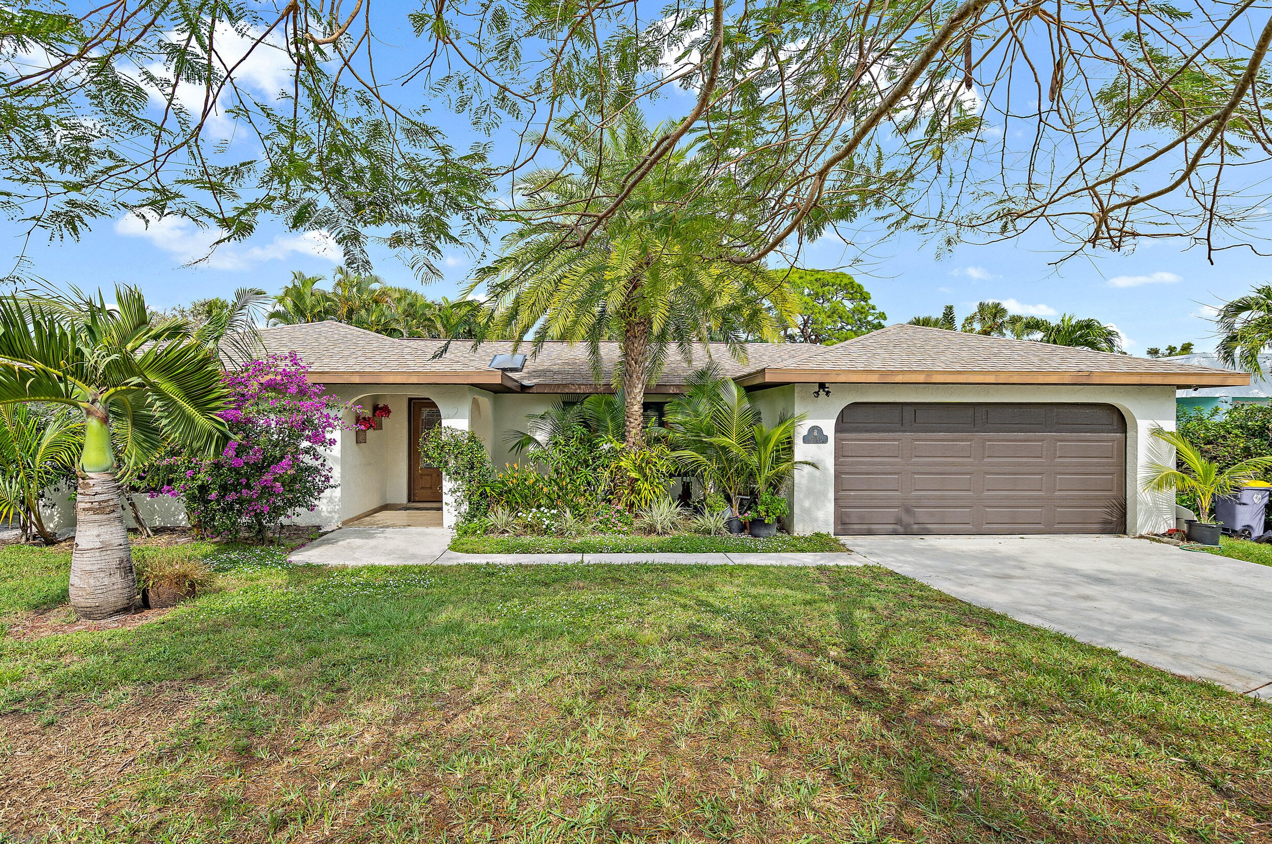 10860 Stern Ln, Hobe Sound, FL 33455-3232