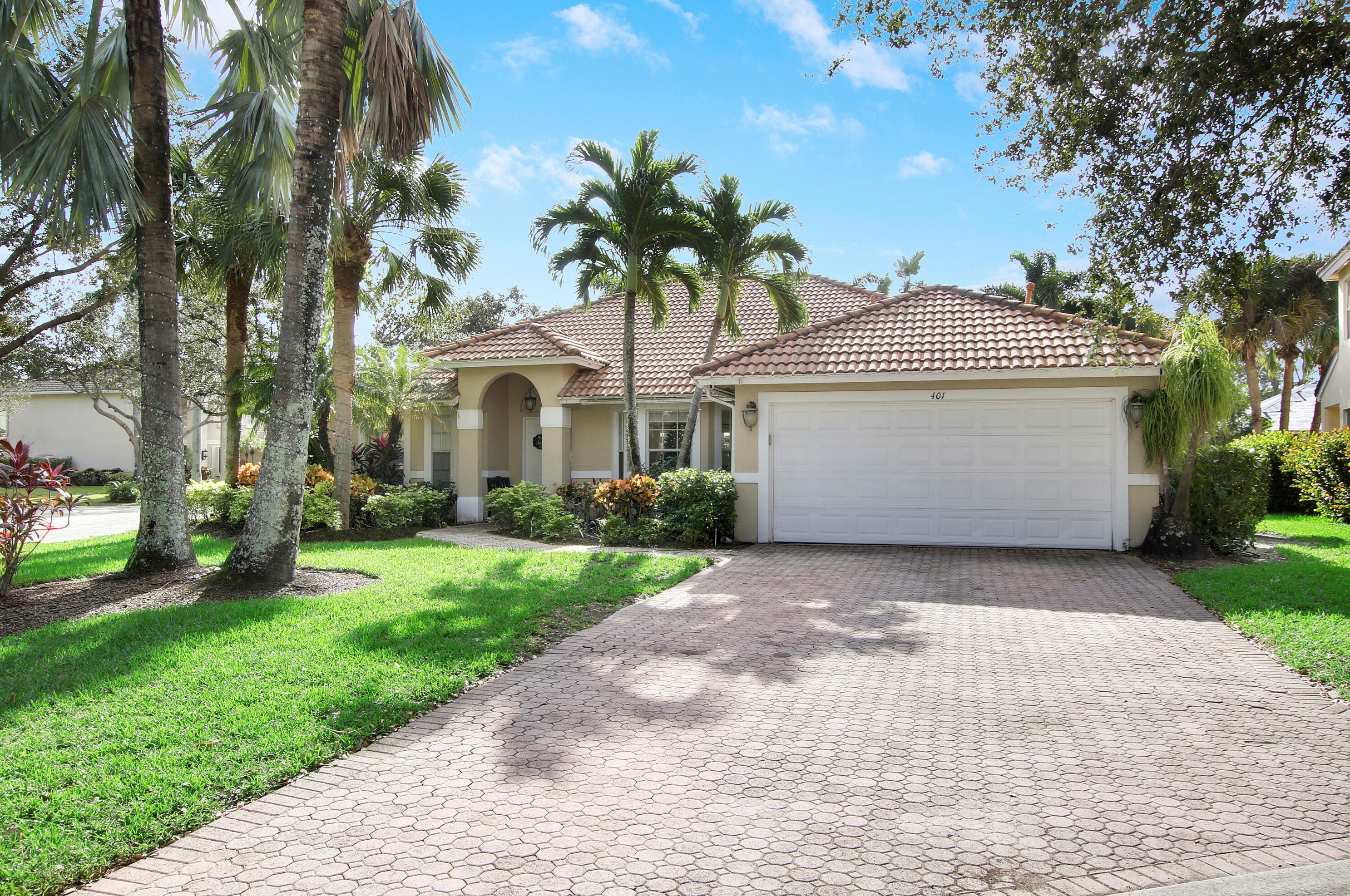 401 Mangrove Pt, Jupiter, FL 33458-8354