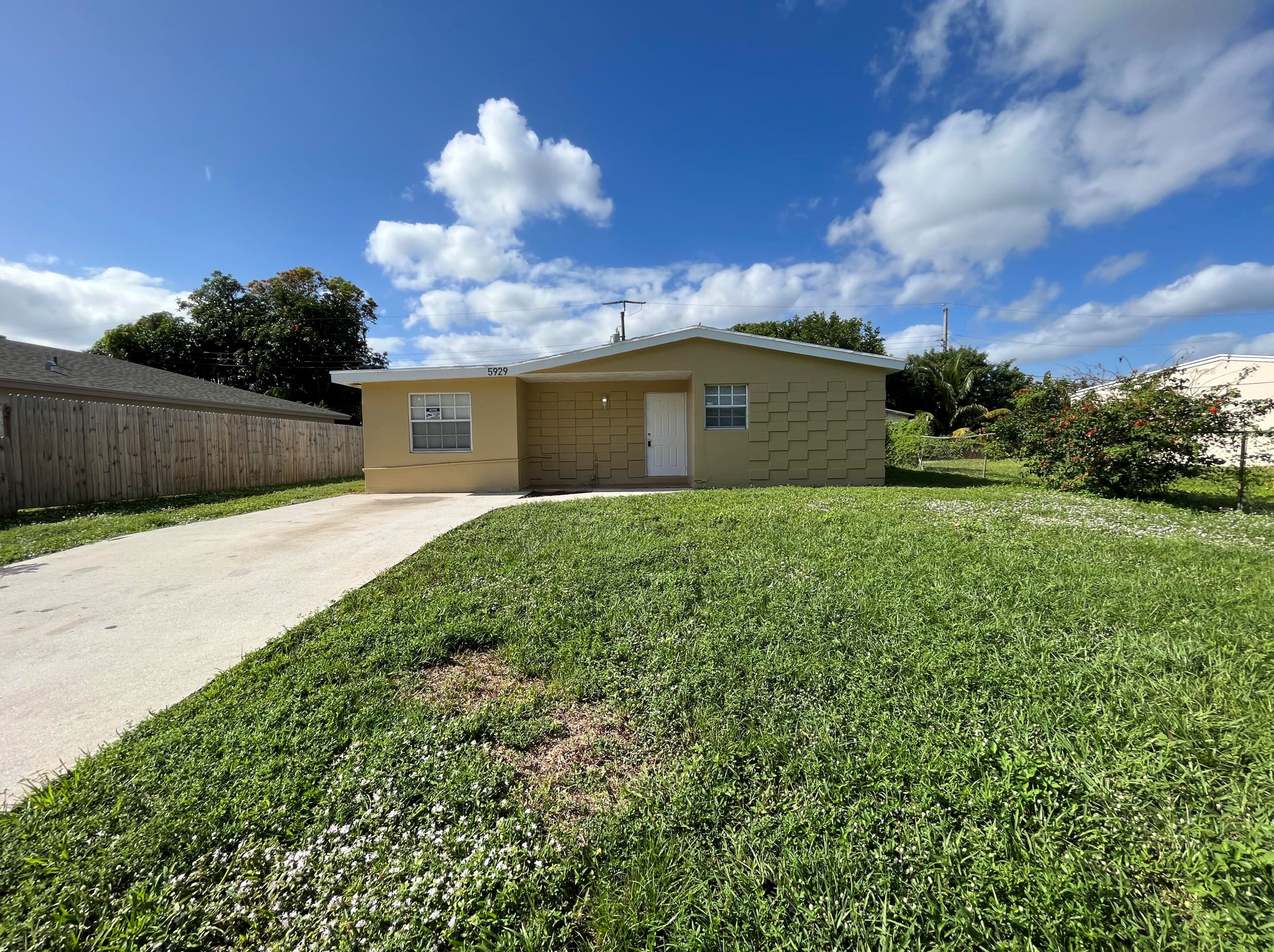 5929 Cayman Cir W, West Palm Beach, FL 33407