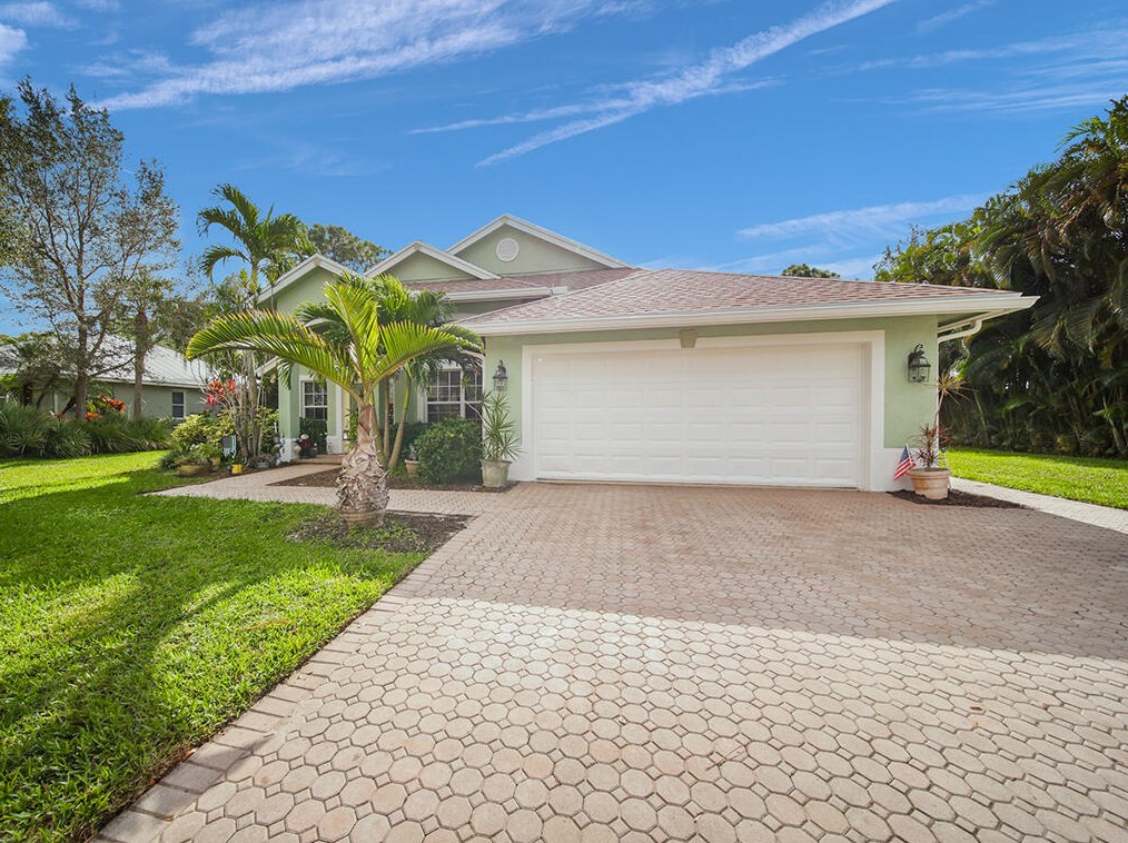 8569 Sea Captain Dr, Stuart, FL 34997-9123