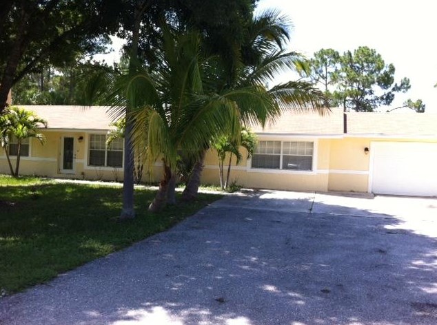 9227 Palomino Dr, Lake Worth, FL 33467