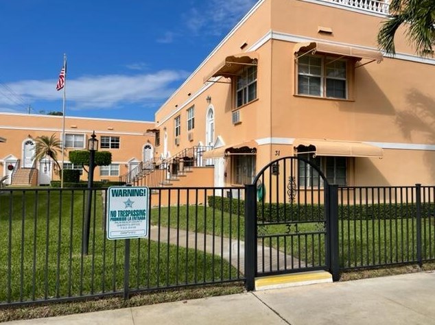 31 S Golfview Rd #8, Lake Worth, FL 33460