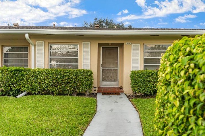 8793 Warwick Dr, Boca Raton, FL 33433