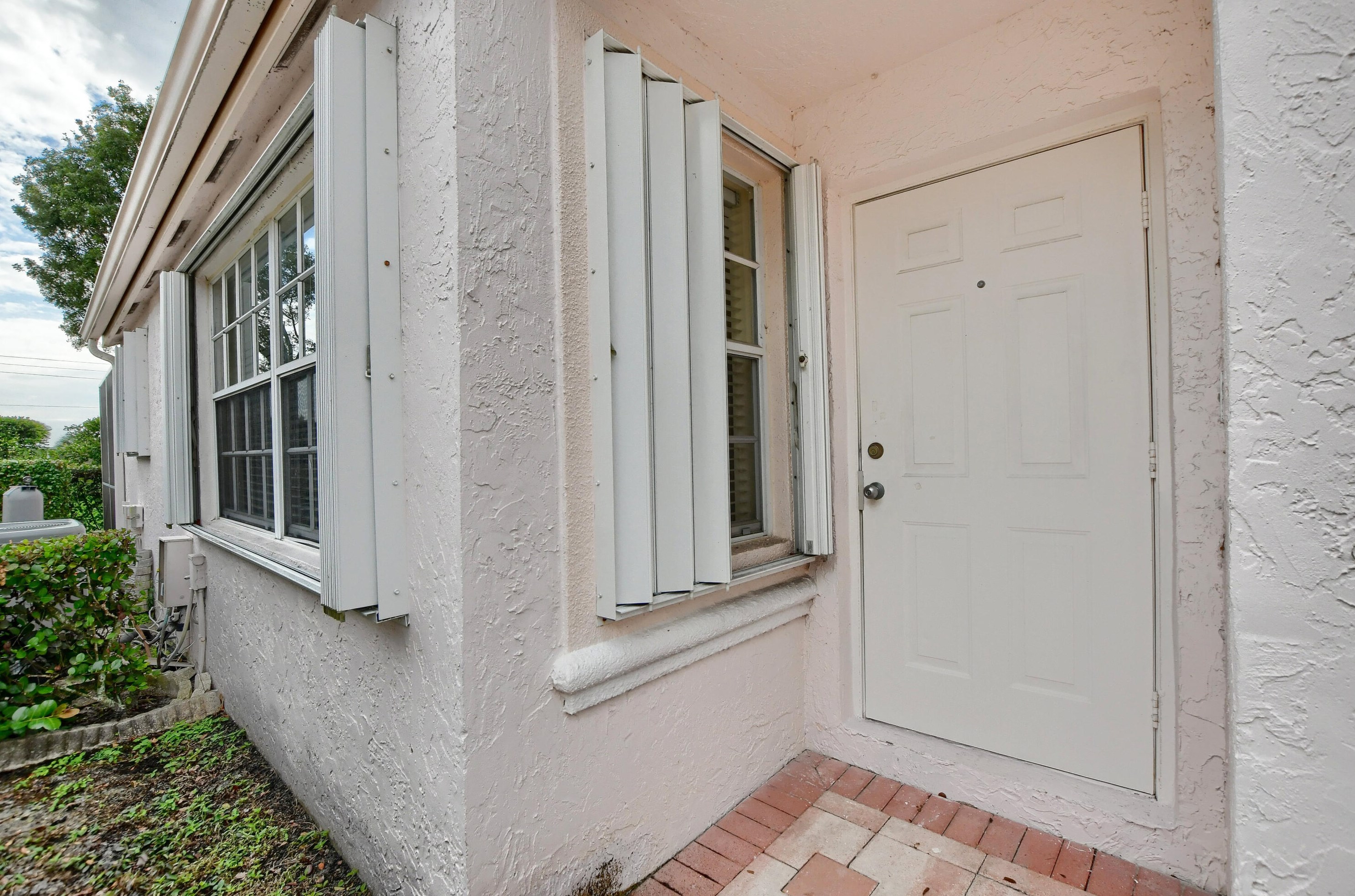 7666 Rockport Cir, Lake Worth, FL 33467
